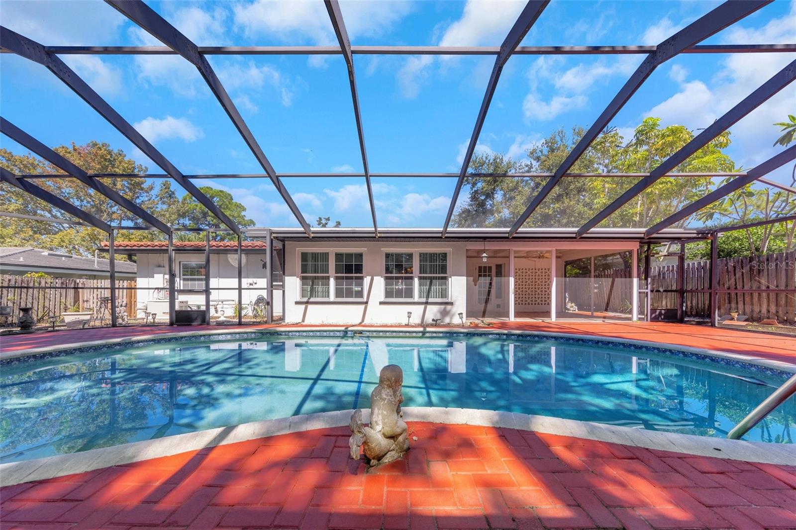 251 S GARDEN CIRCLE