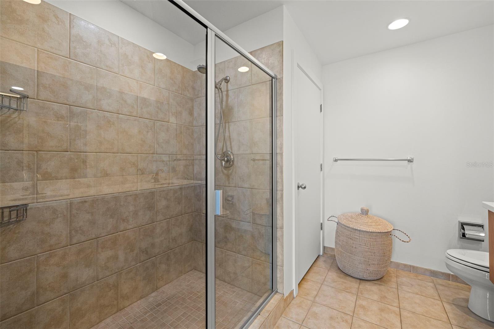 GRAND CENTRAL AT KENNEDY RESID - Residential