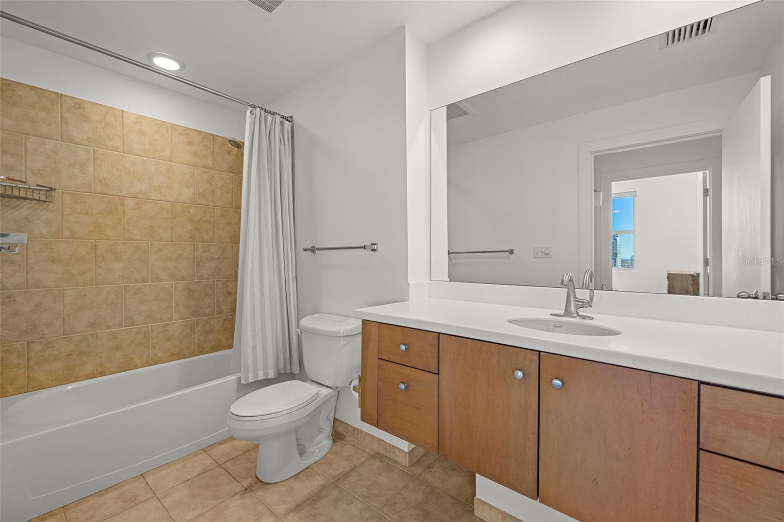GRAND CENTRAL AT KENNEDY RESID - Residential