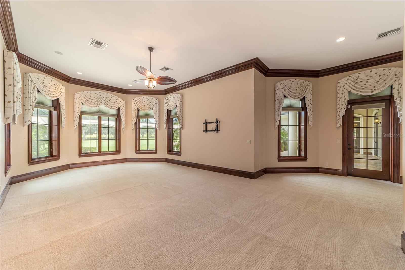 GOLDEN OCALA - Residential