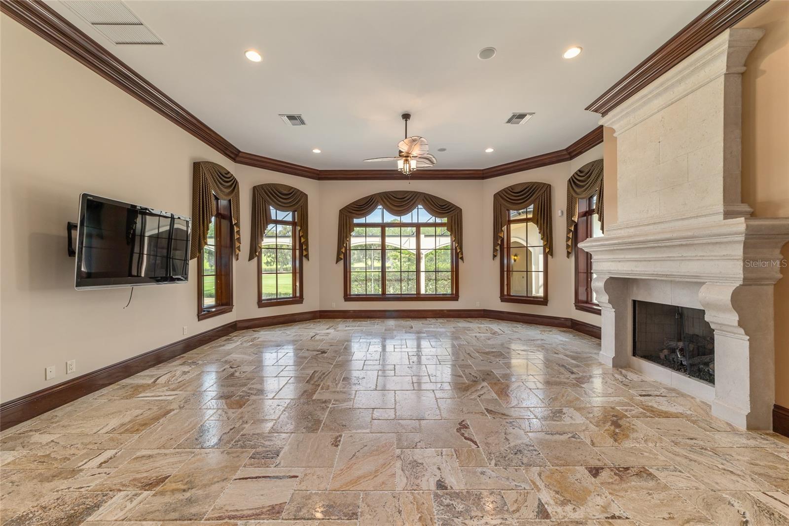 GOLDEN OCALA - Residential