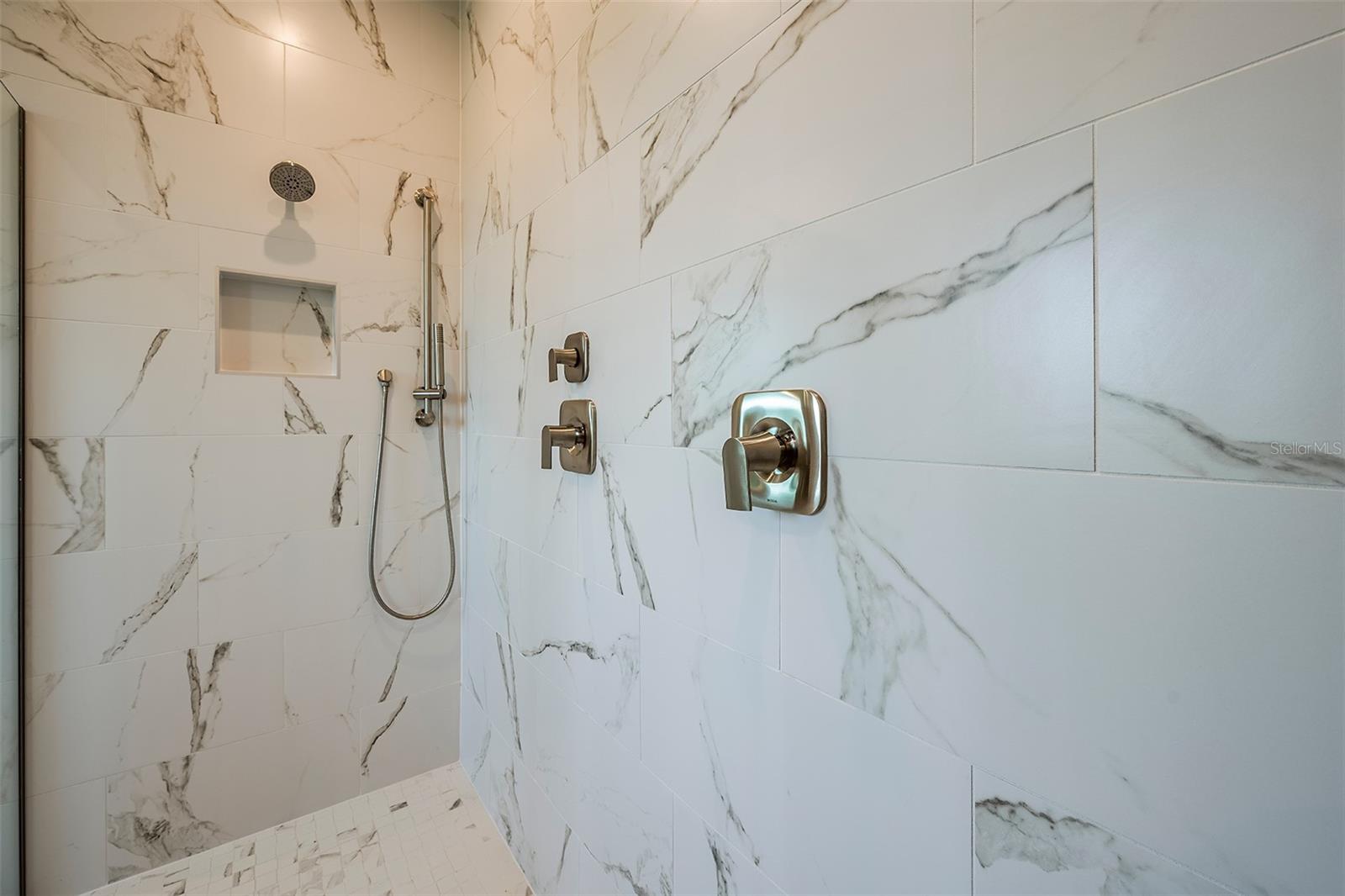 SUNSTONE LAKESIDE AT WELLEN PARK - Residential