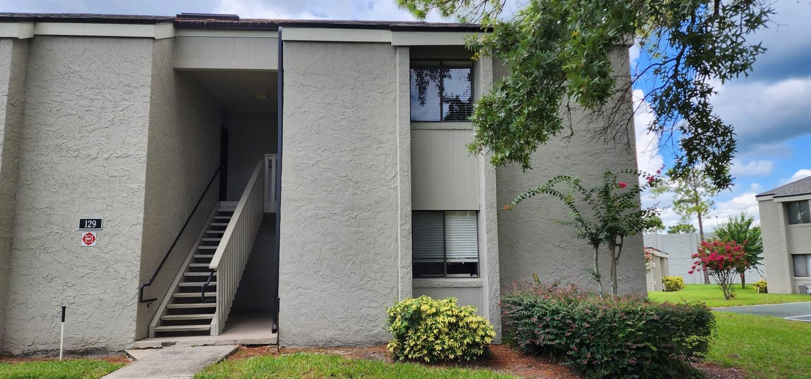 Resort-style living awaits you in the popular Springwood Village! Just minutes from shopping, dining, and I-4, you’ll have quick access to Downtown Orlando while still enjoying a peaceful setting.
This move-in ready 1-bedroom, 1-bath condo has been completely remodeled and offers a fresh, modern feel.
The community is beautifully maintained and offers great amenities—two pools, basketball and tennis courts, a fitness center, clubhouse, car wash station. All this, plus you’re only about 3 miles from Altamonte Mall and the stunning Wekiva Springs.