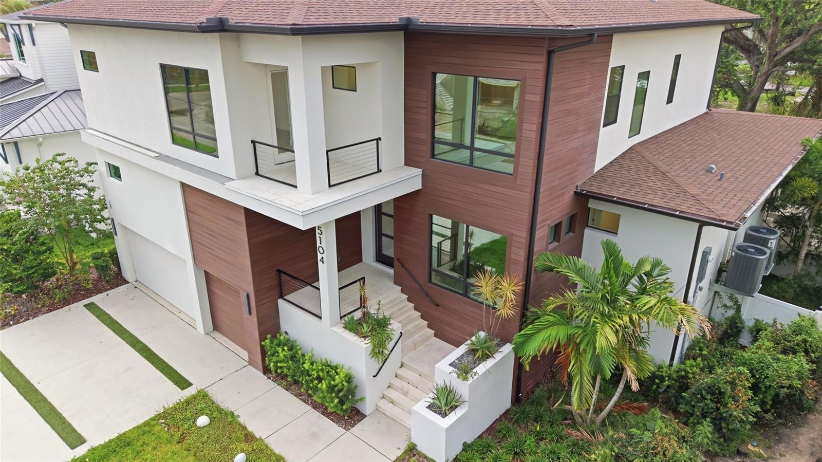 5104 W EVELYN DRIVE