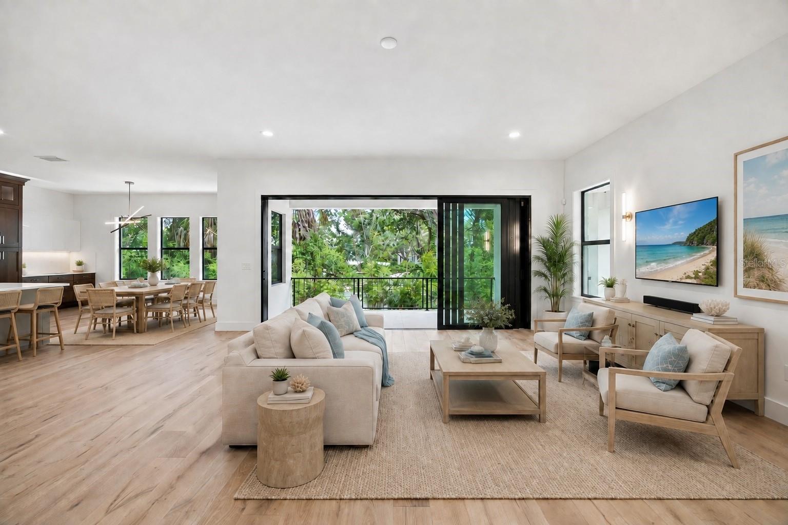 5104 W EVELYN DRIVE