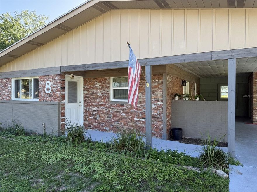 Very Nice Home updated with  beautiful kitchen nice cabinets granite counter top stailess steel appliances 
pleny spaces for storage , bathrooms both guess and master have been  updted with tile flooring and vanities with granite also , this property has electric and gas appliances. the back yard has no neighbors so it make a litle more private is also on a cul desac for more privacy