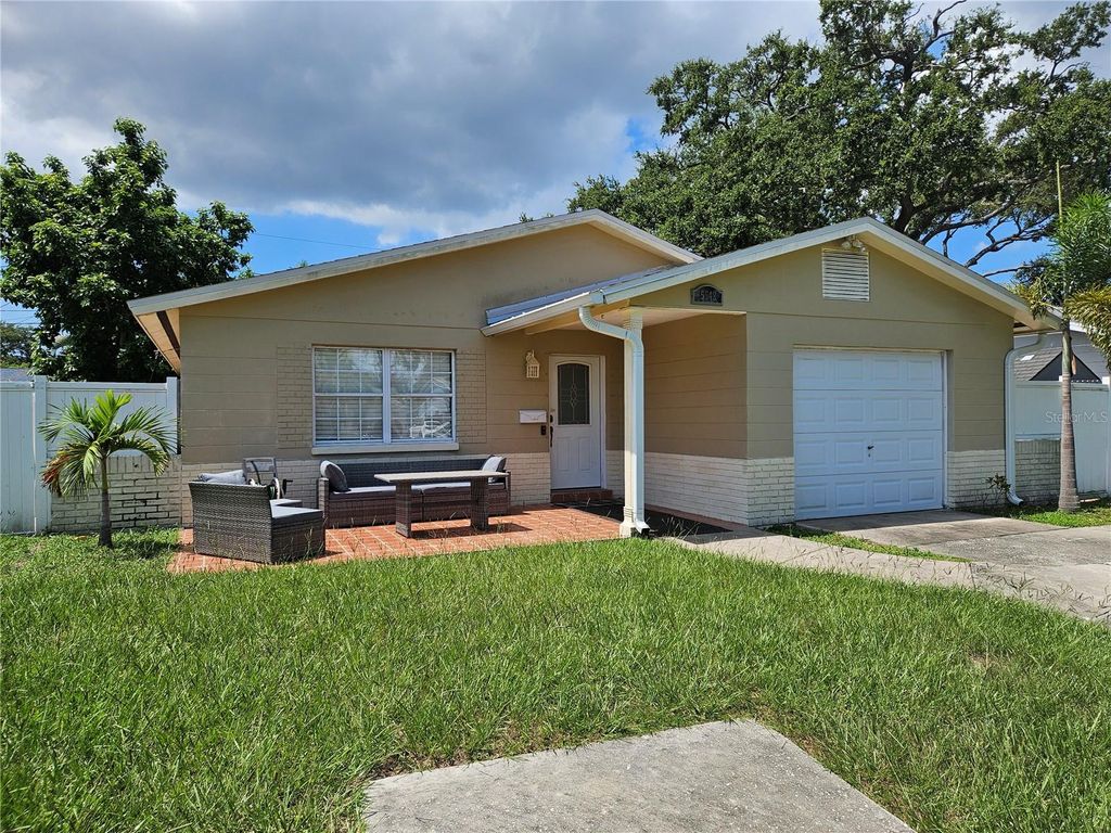 Photo of 5542 19th Avenue N, St Petersburg, FL 33710 (MLS # TB8387785)
