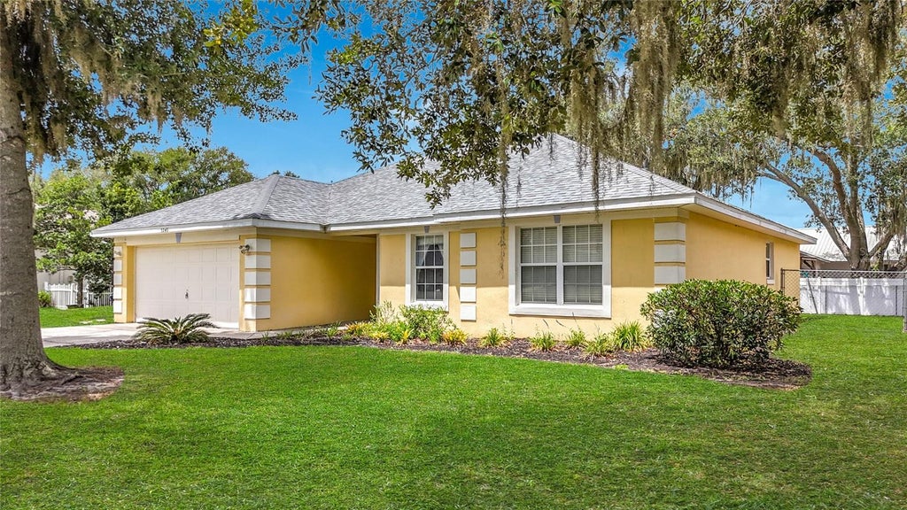 Photo of 5945 White Tail Loop, Lakeland, FL 33811 (MLS # L4962302)
