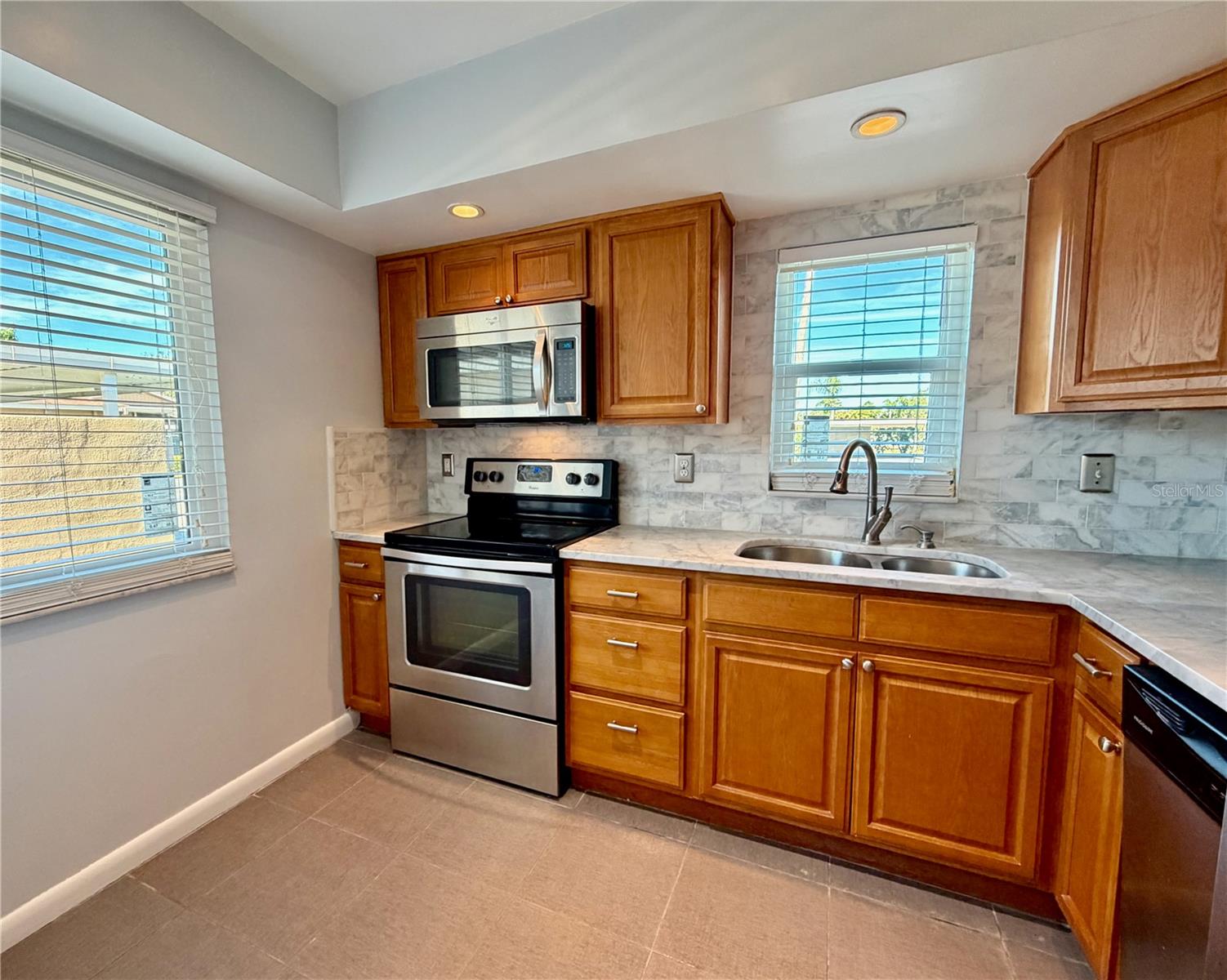 LAURELWOOD CONDO - Residential