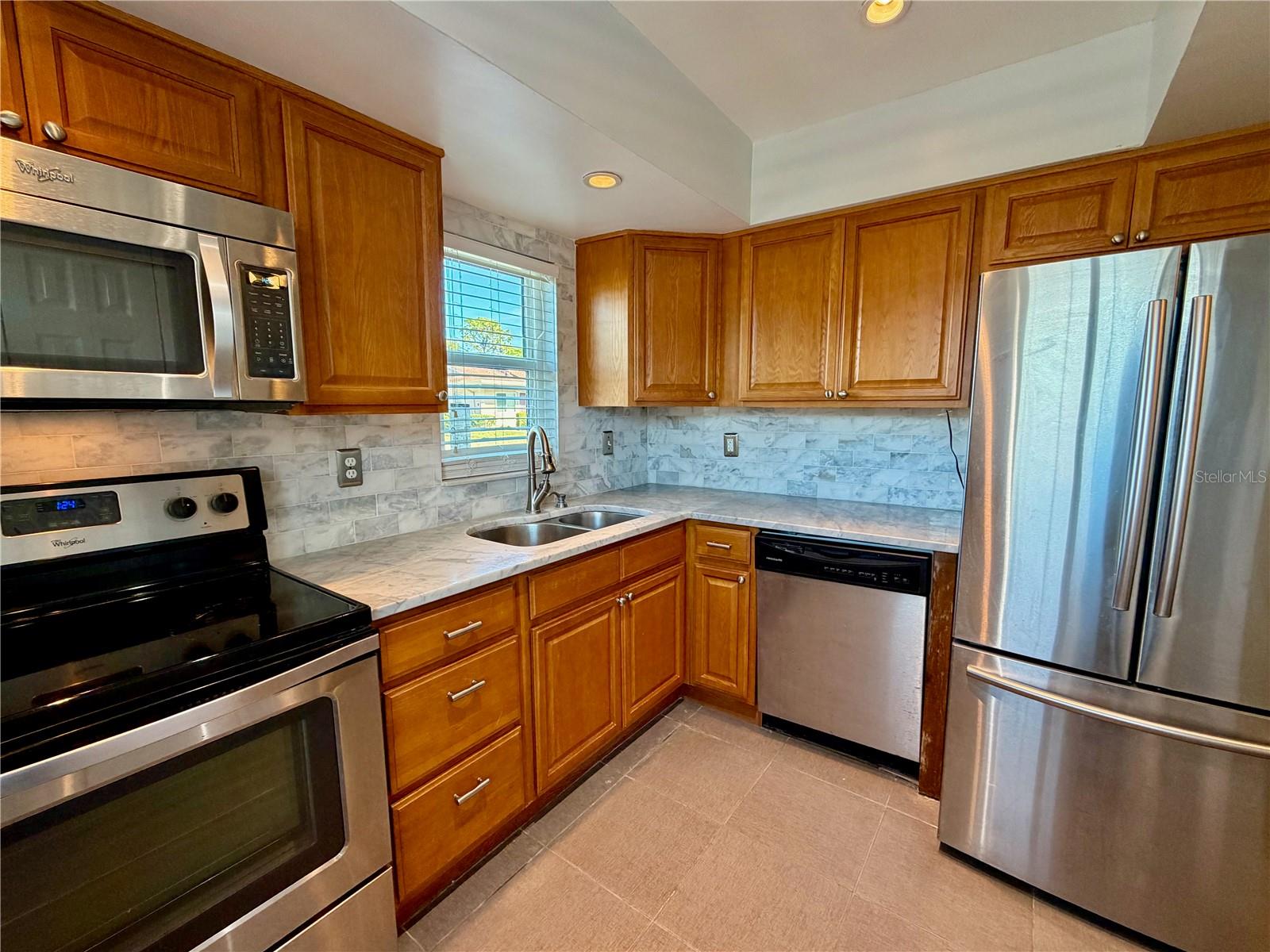 LAURELWOOD CONDO - Residential