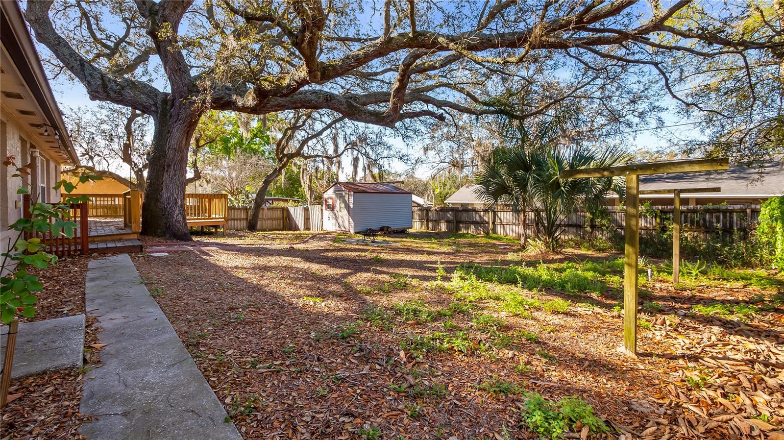 CLERMONT LAKE MINN CHAIN O LAKES - Residential