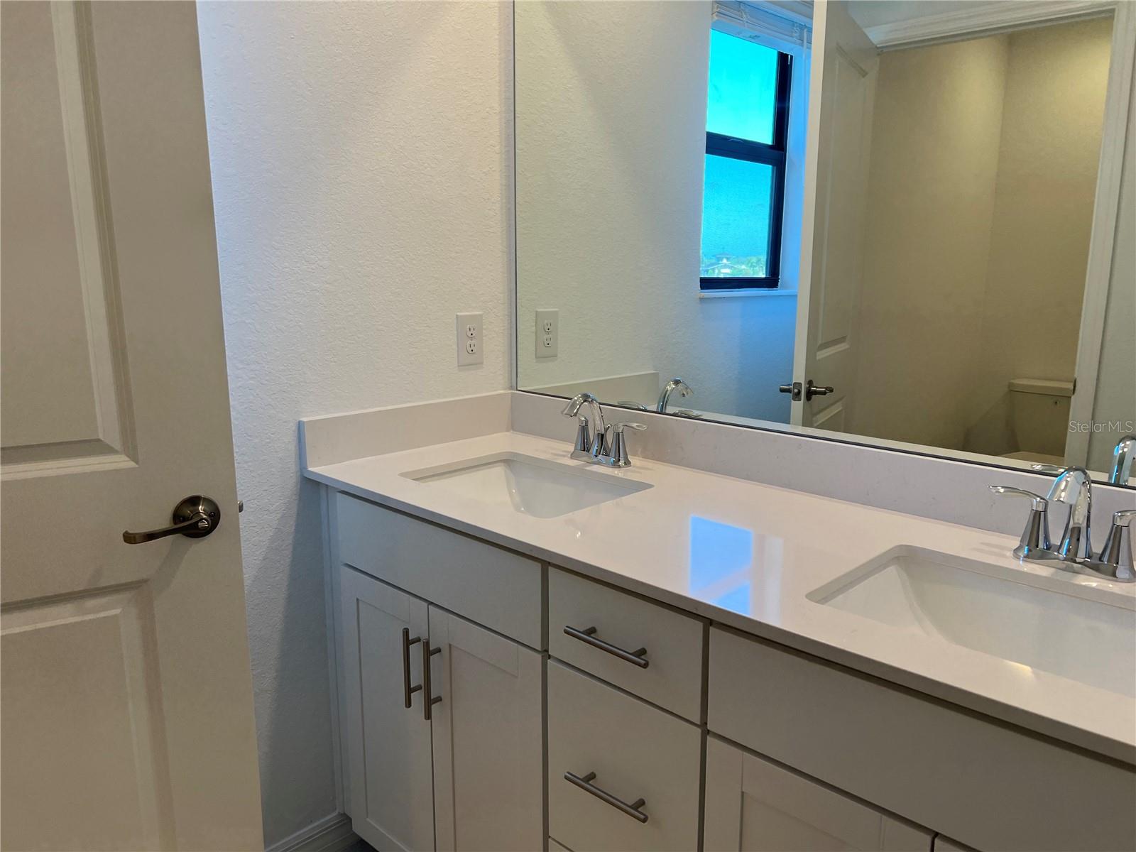 LAKESPUR/WELLEN PARK - Residential Lease