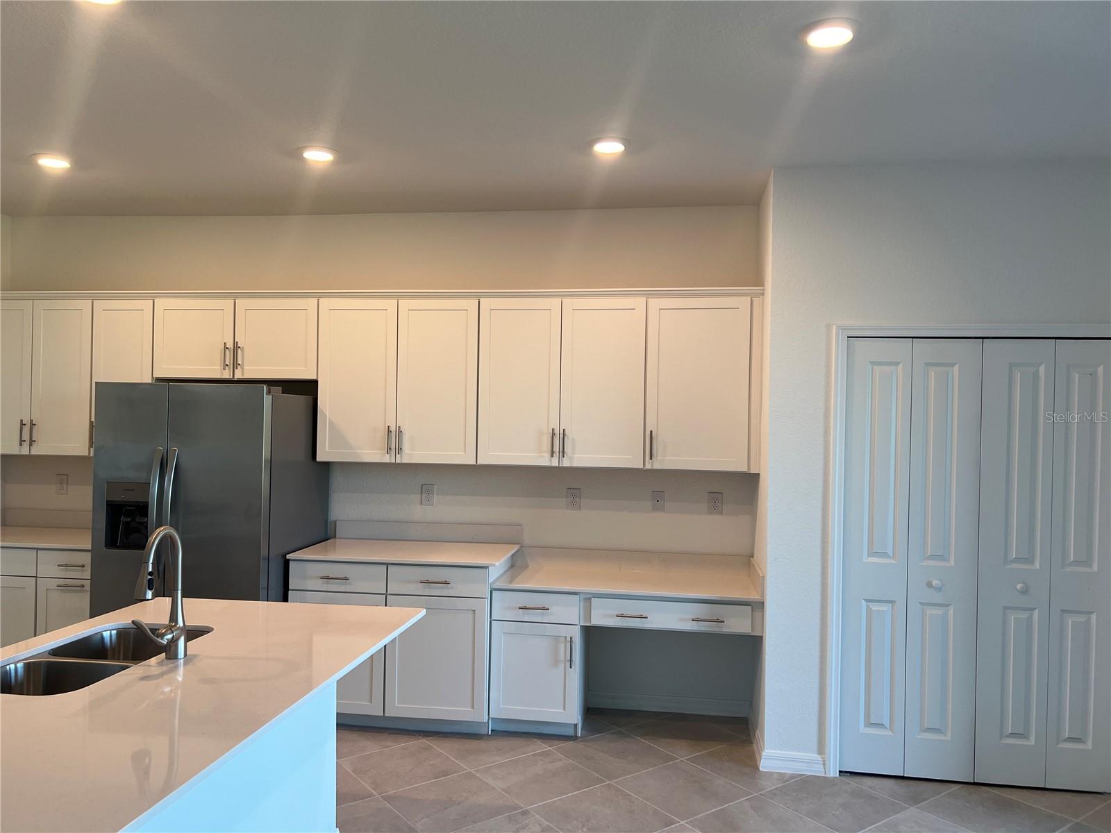 LAKESPUR/WELLEN PARK - Residential Lease