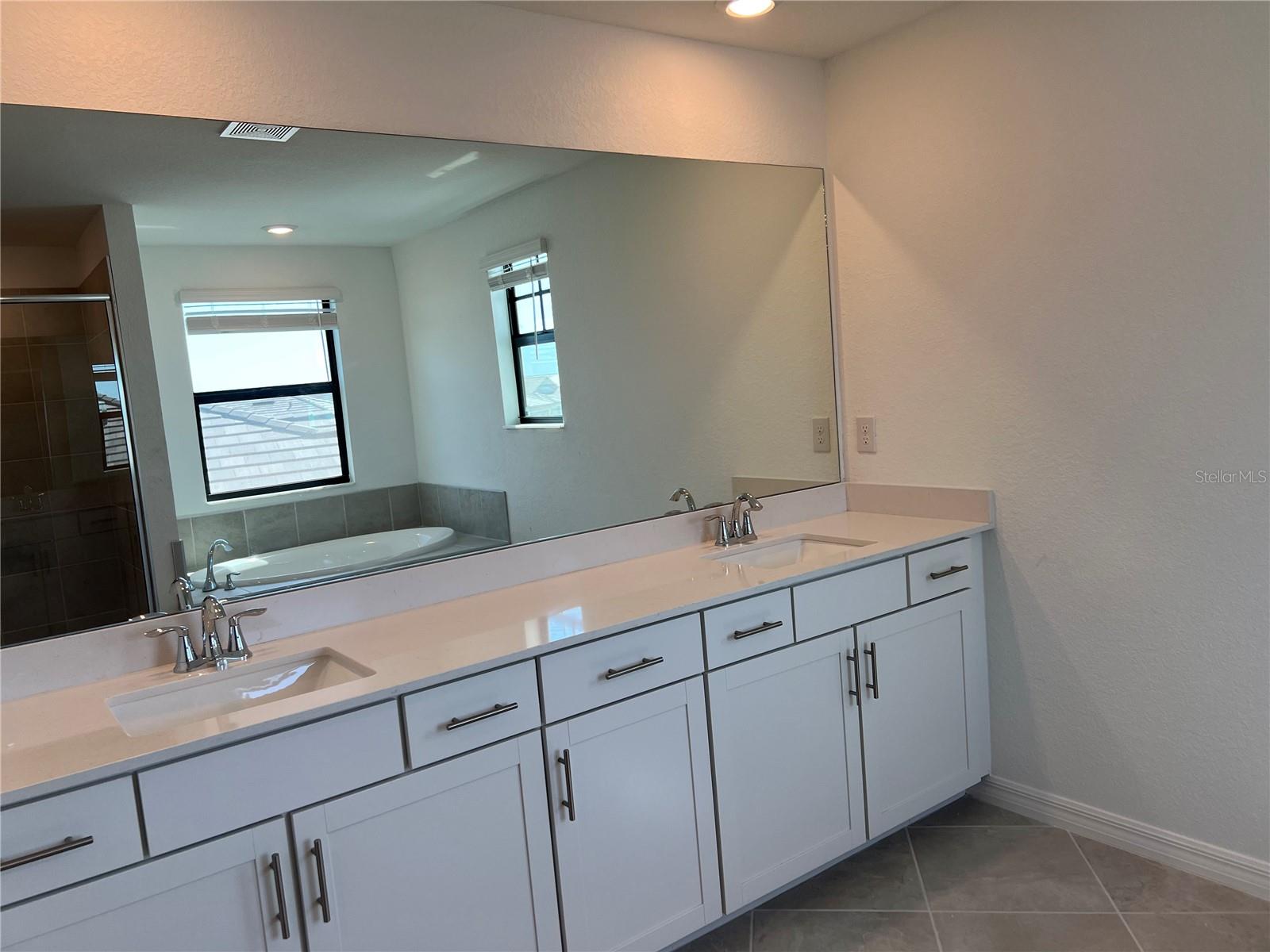 LAKESPUR/WELLEN PARK - Residential Lease