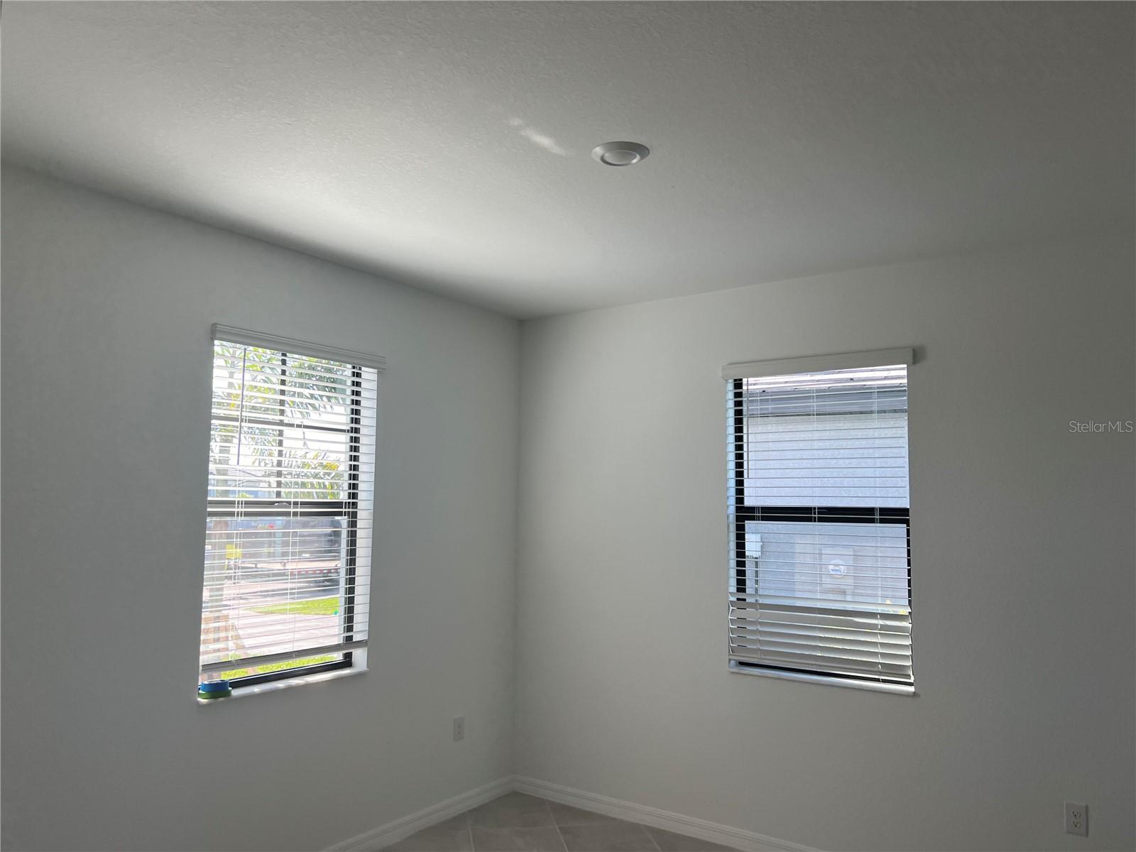 LAKESPUR/WELLEN PARK - Residential Lease