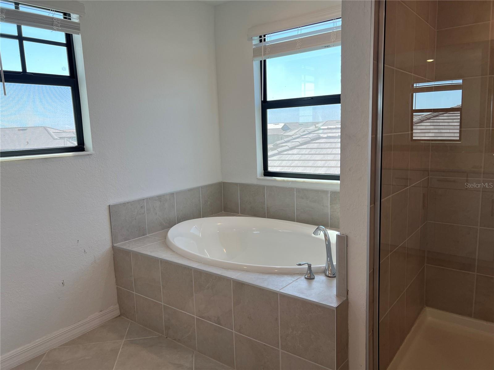 LAKESPUR/WELLEN PARK - Residential Lease