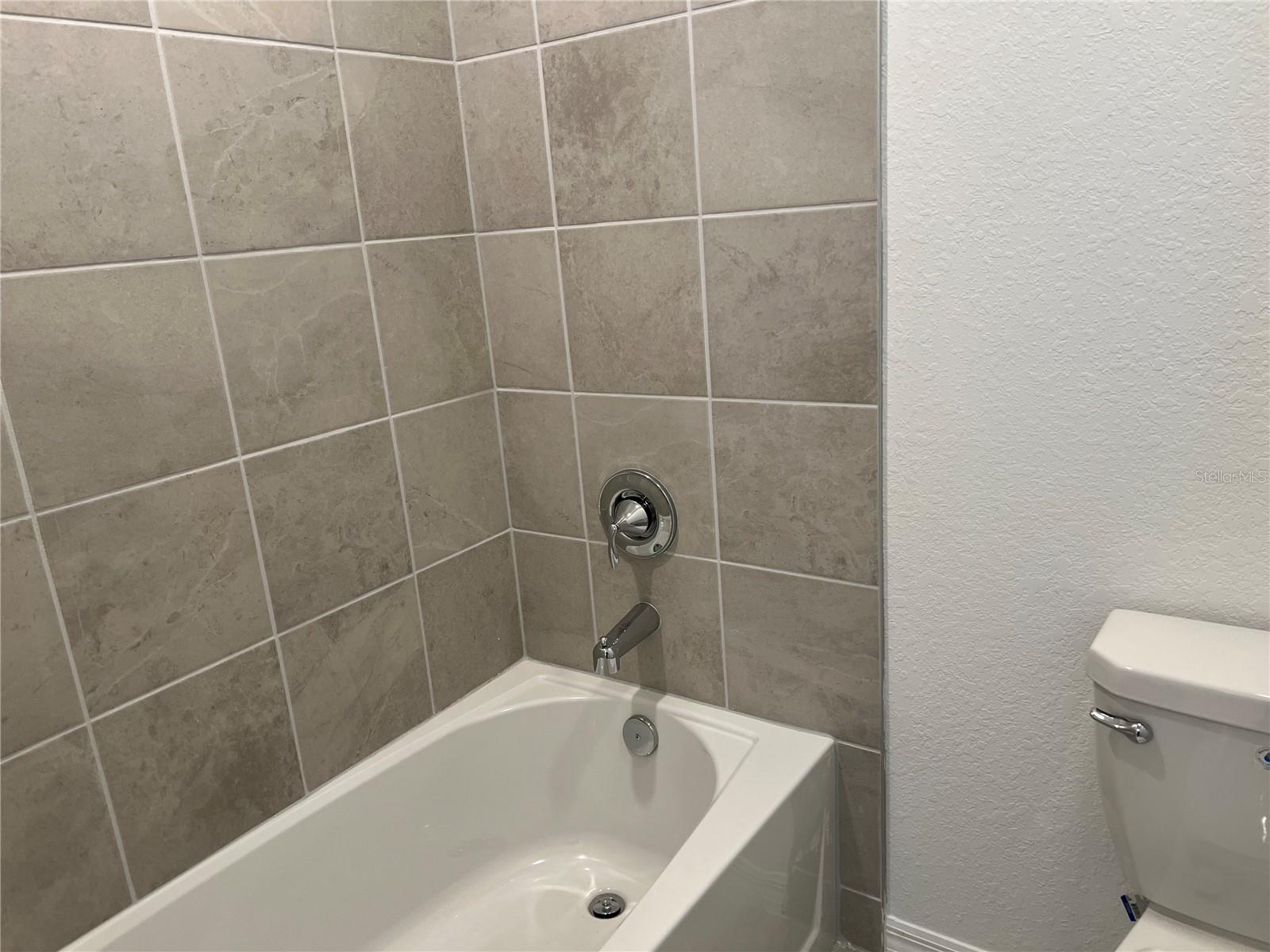 LAKESPUR/WELLEN PARK - Residential Lease