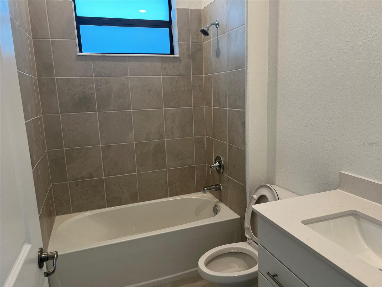 LAKESPUR/WELLEN PARK - Residential Lease