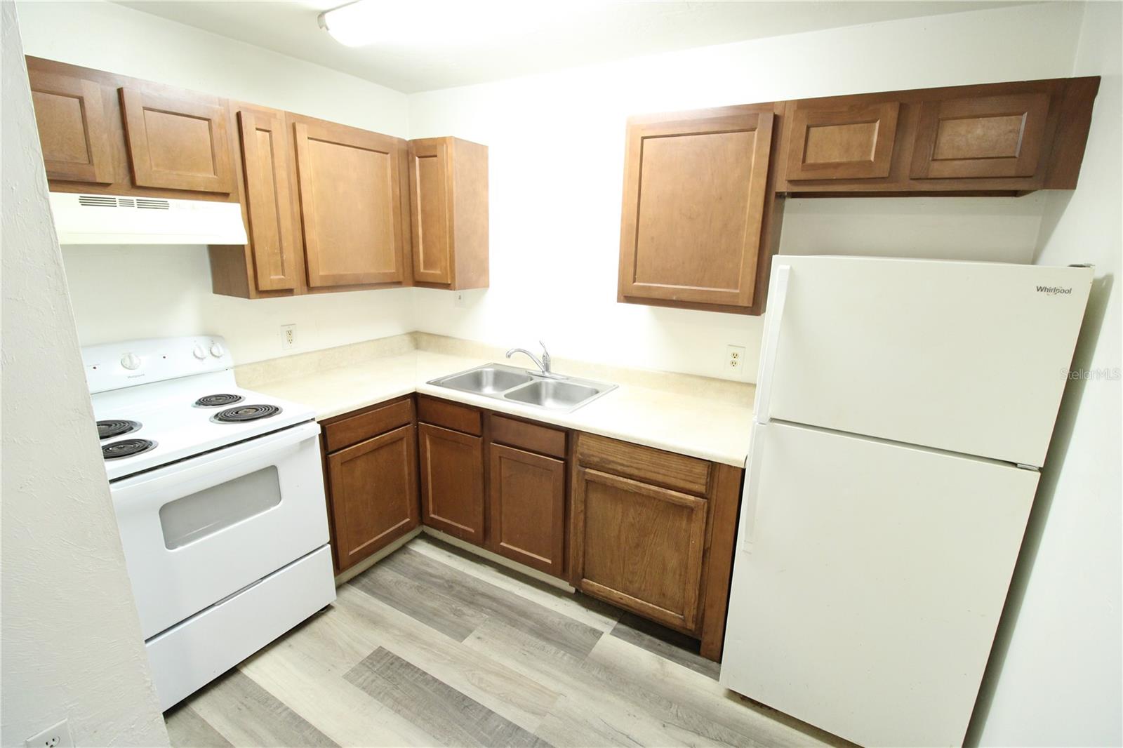 PINERIDGE IV - Residential Lease