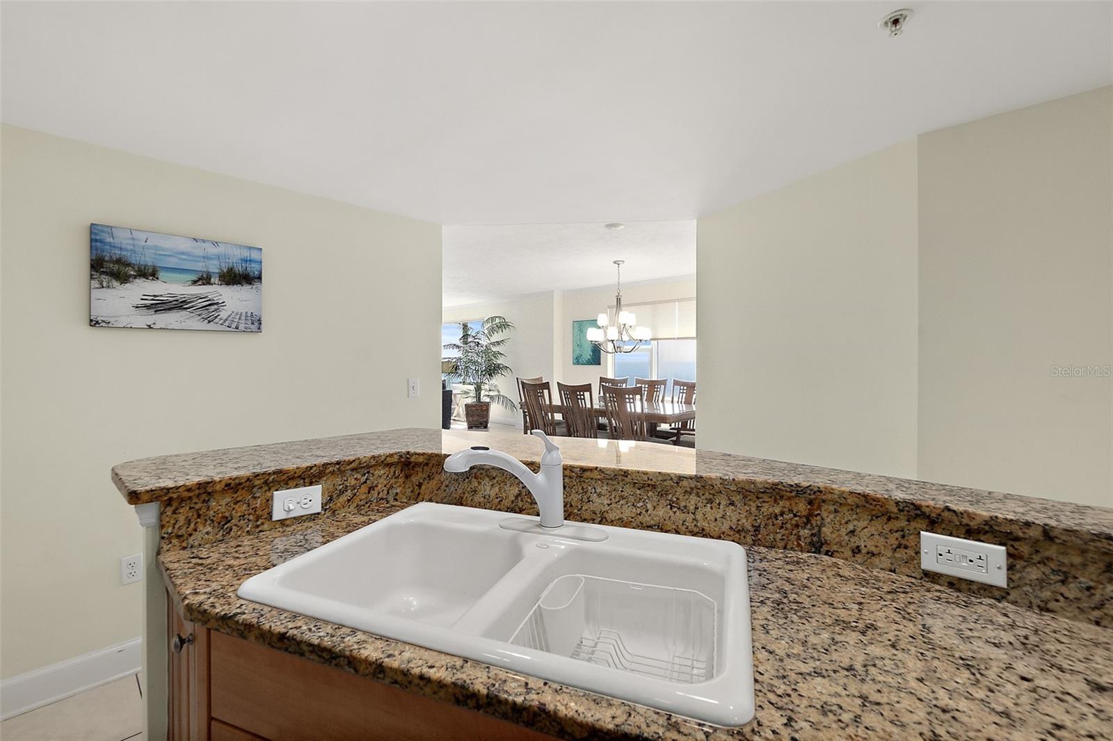 DIMUCCI TWIN TOWERS N & S - Residential