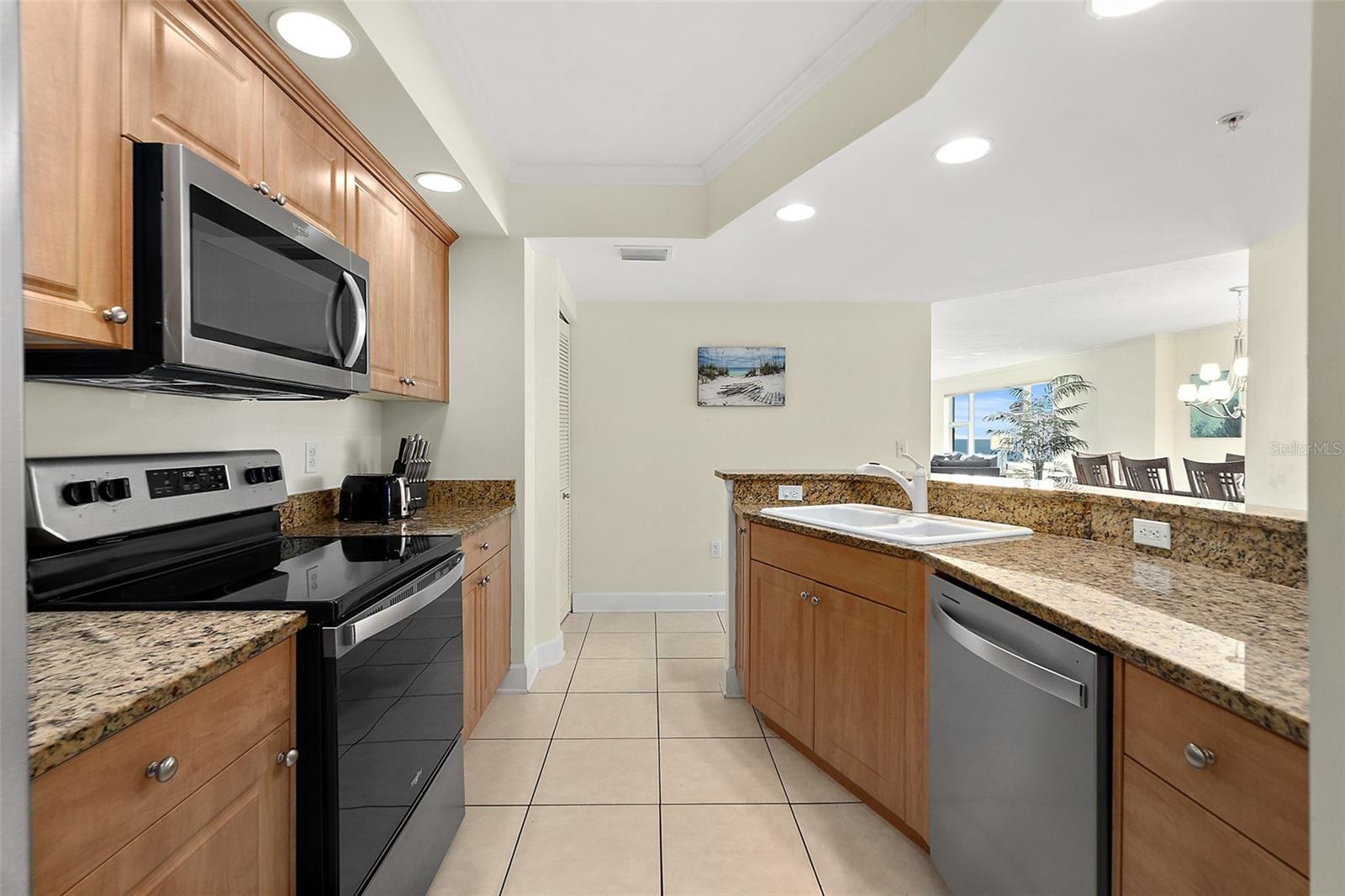 DIMUCCI TWIN TOWERS N & S - Residential