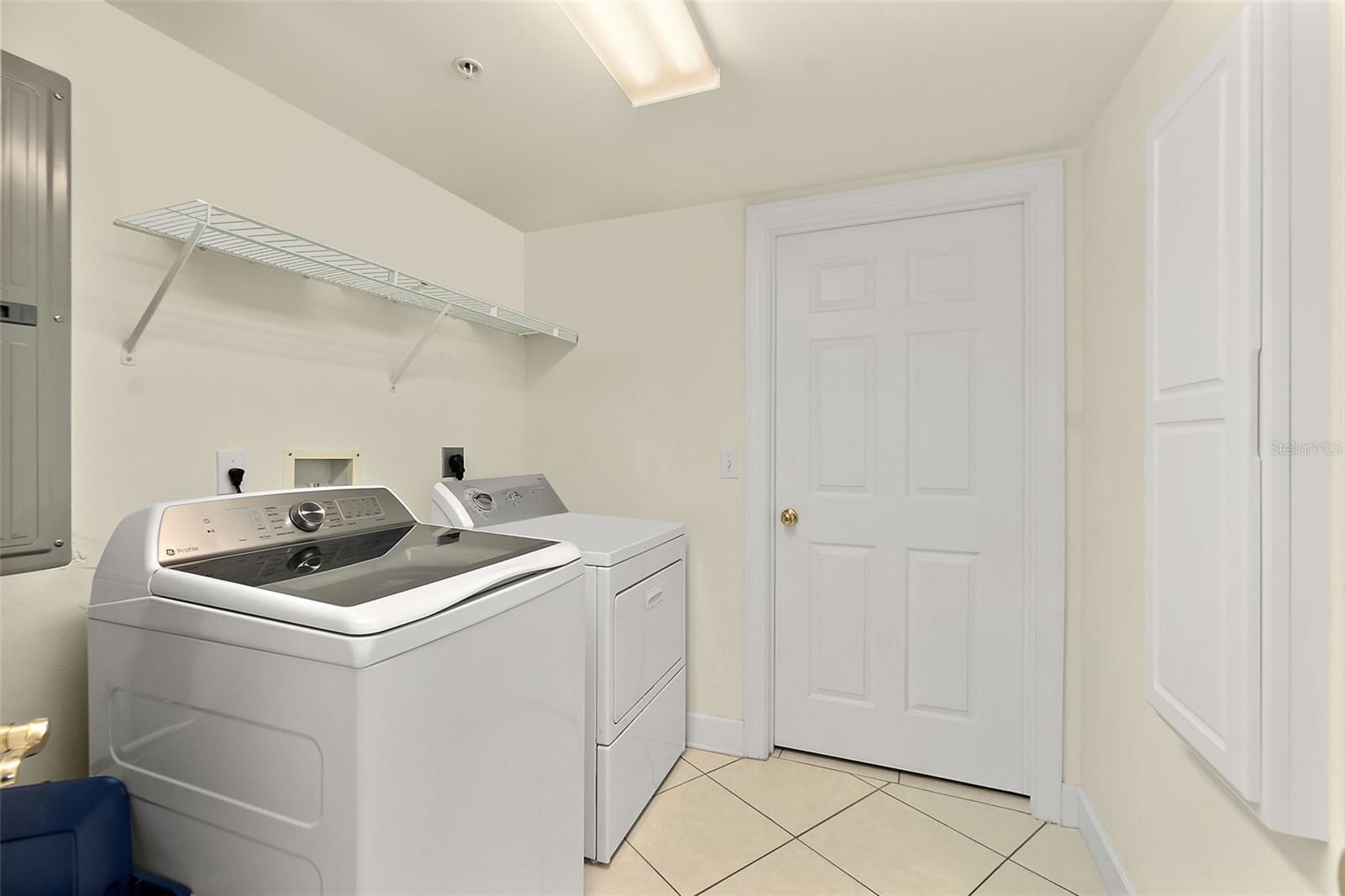 DIMUCCI TWIN TOWERS N & S - Residential