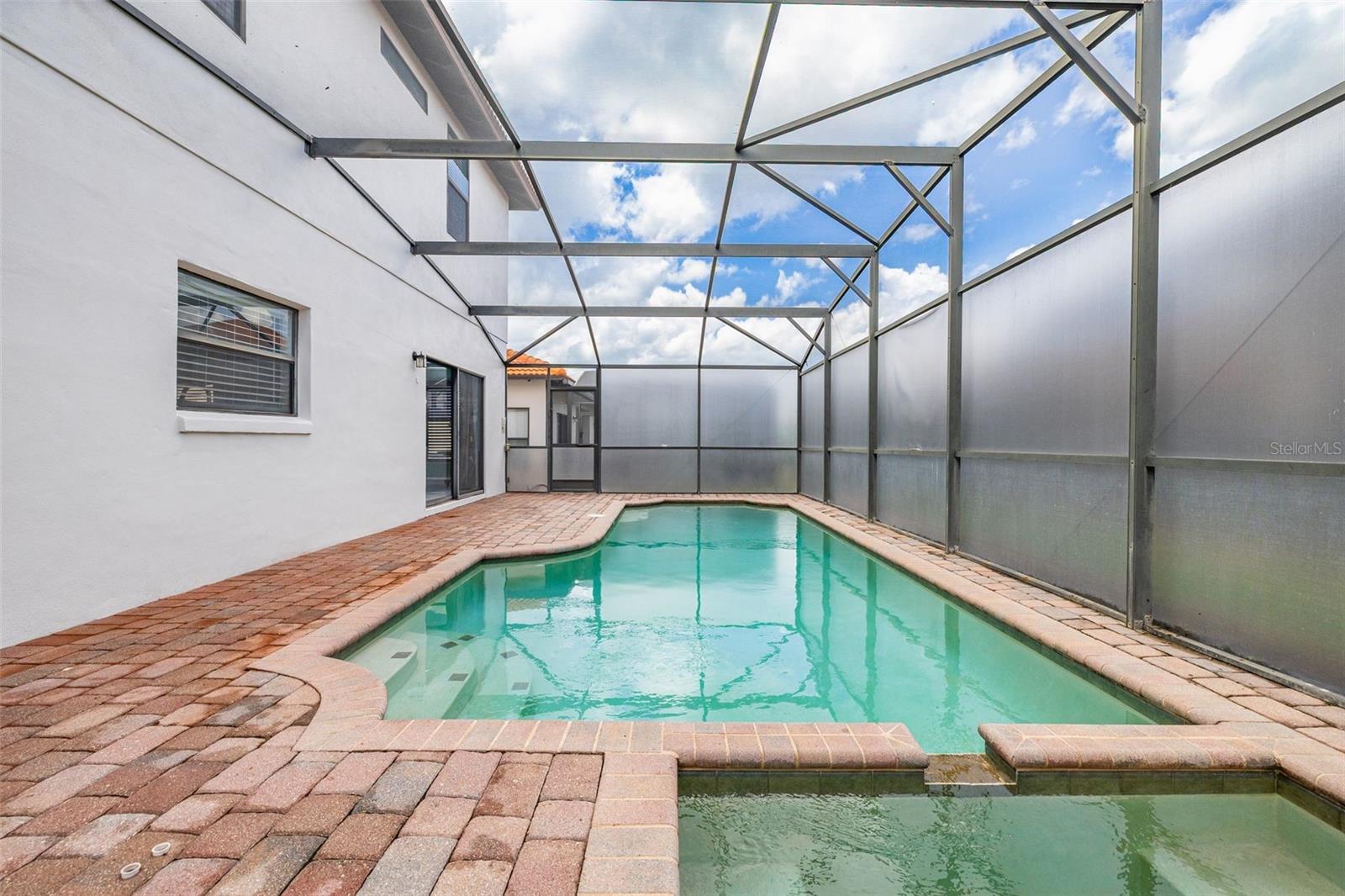 HIGH GROVE UNIT 02 - Residential
