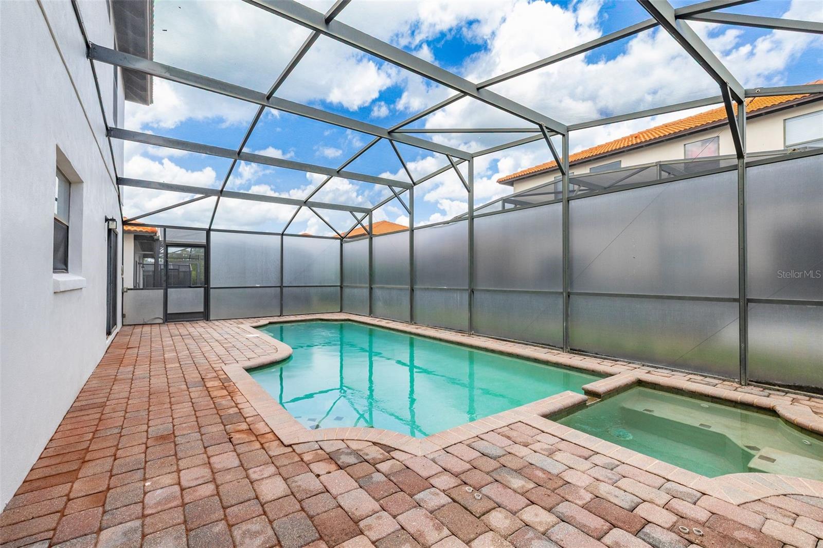 HIGH GROVE UNIT 02 - Residential
