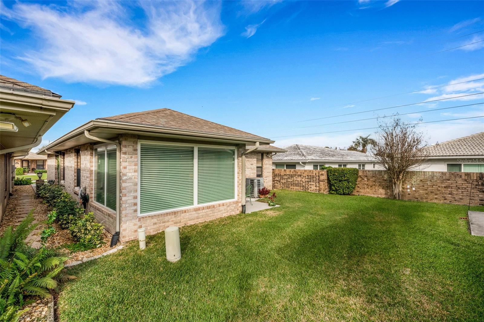 VILLAS BY LAKE - Residential