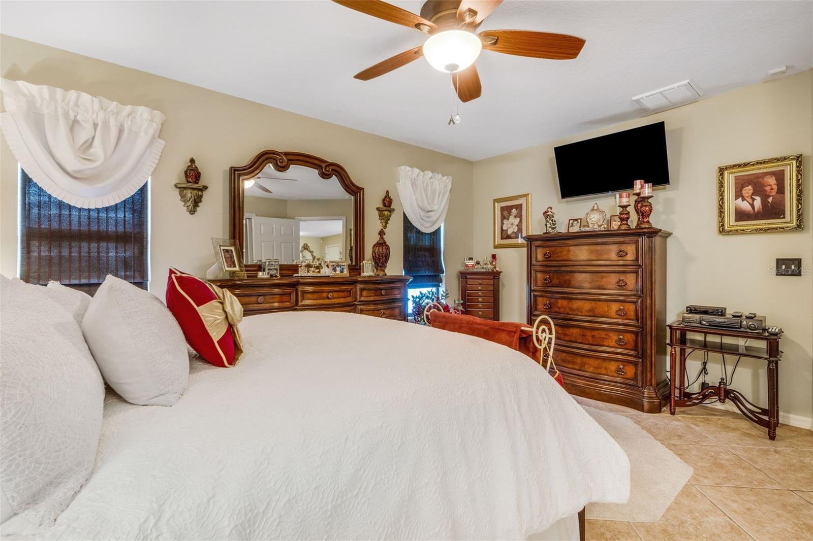 VILLAS BY LAKE - Residential