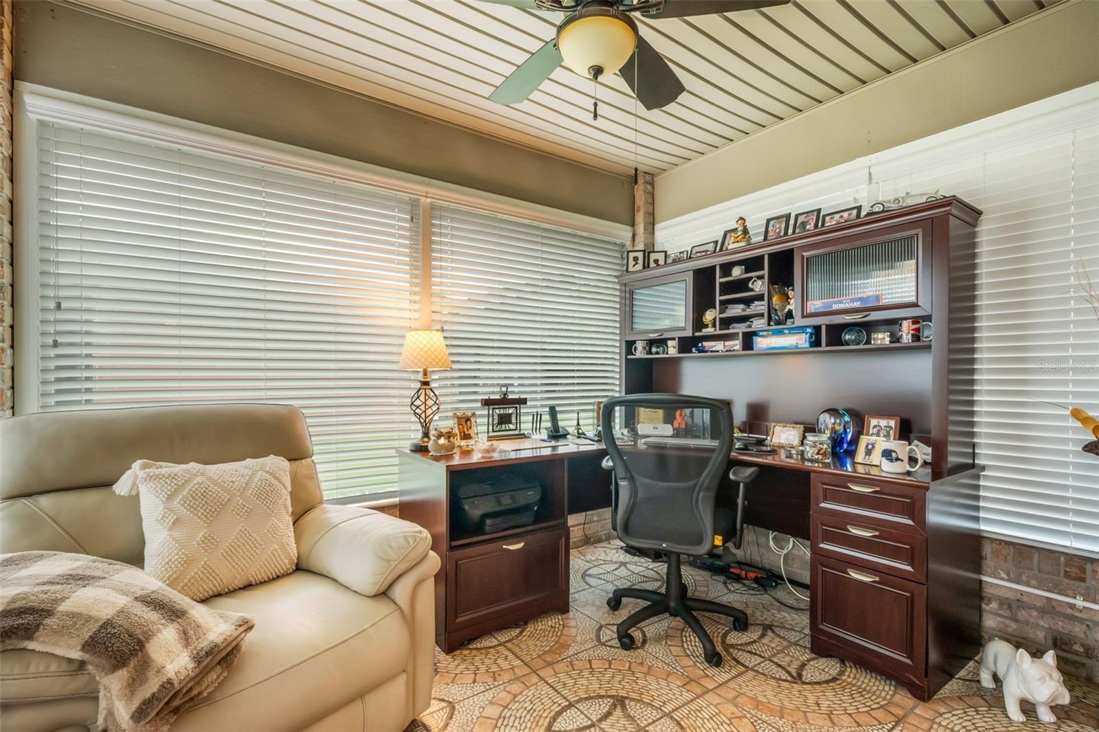 VILLAS BY LAKE - Residential