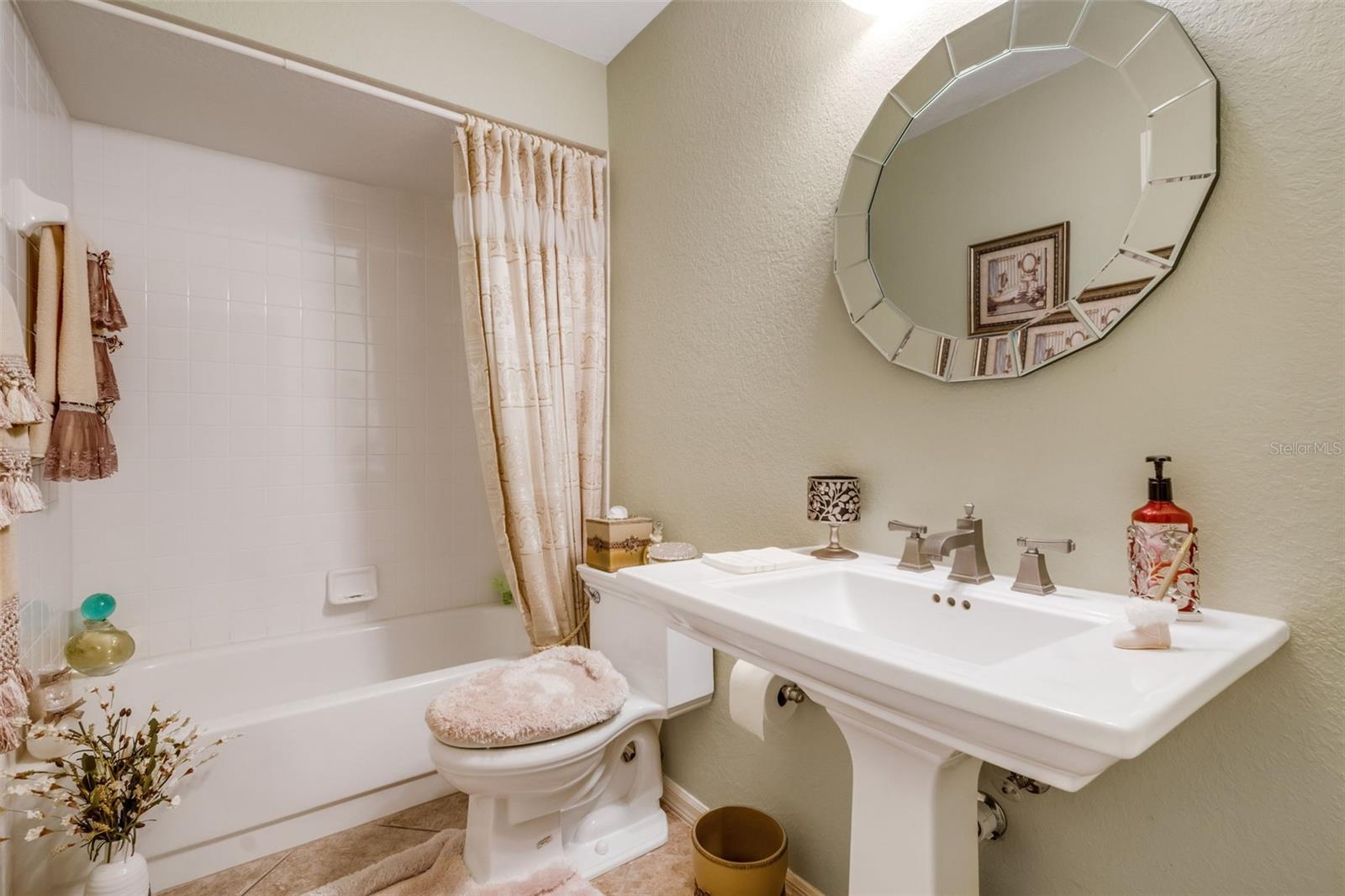 VILLAS BY LAKE - Residential