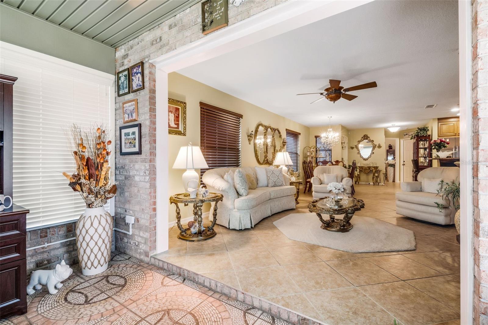 VILLAS BY LAKE - Residential