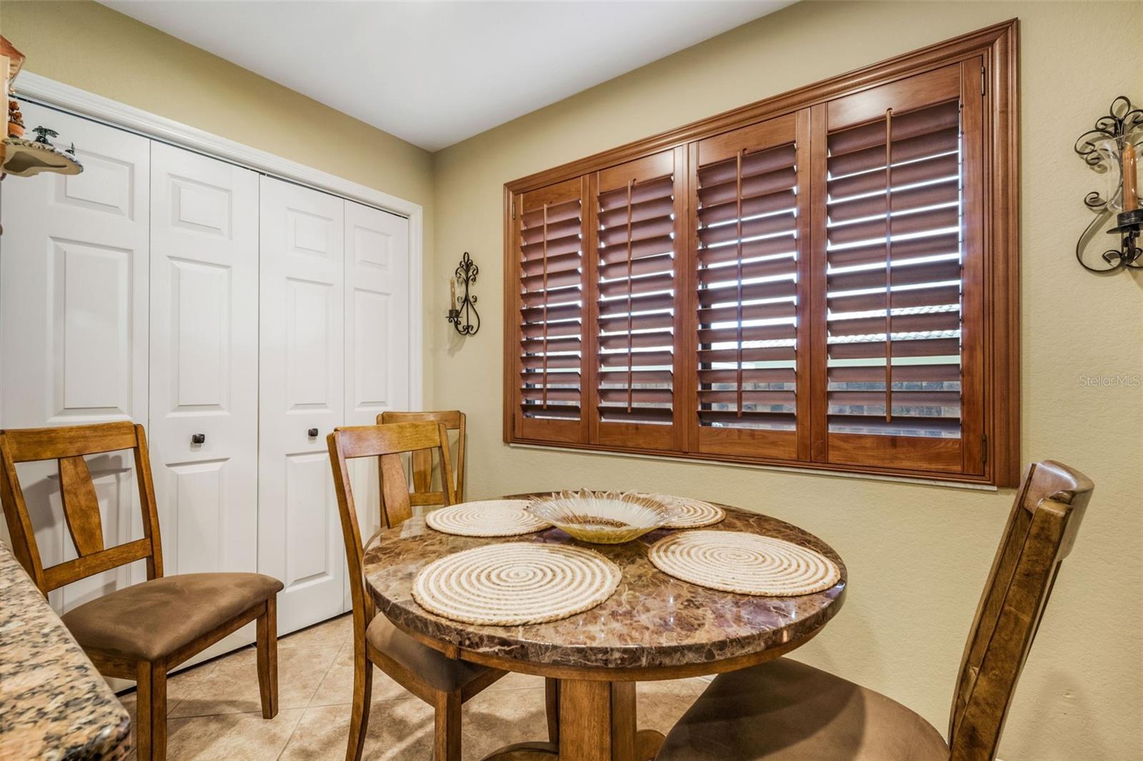 VILLAS BY LAKE - Residential