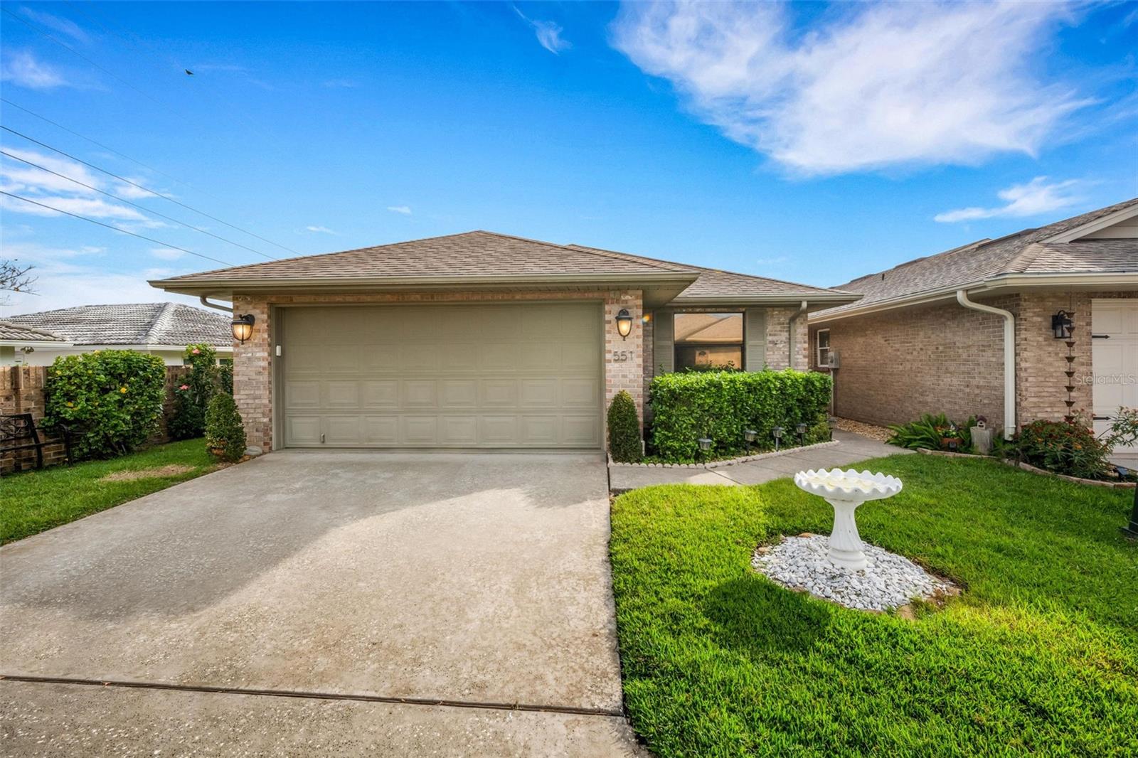 VILLAS BY LAKE - Residential