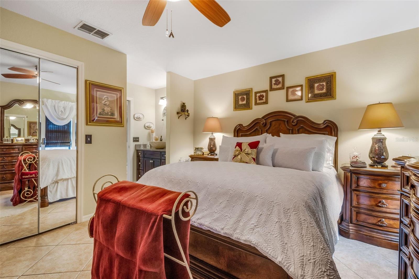 VILLAS BY LAKE - Residential