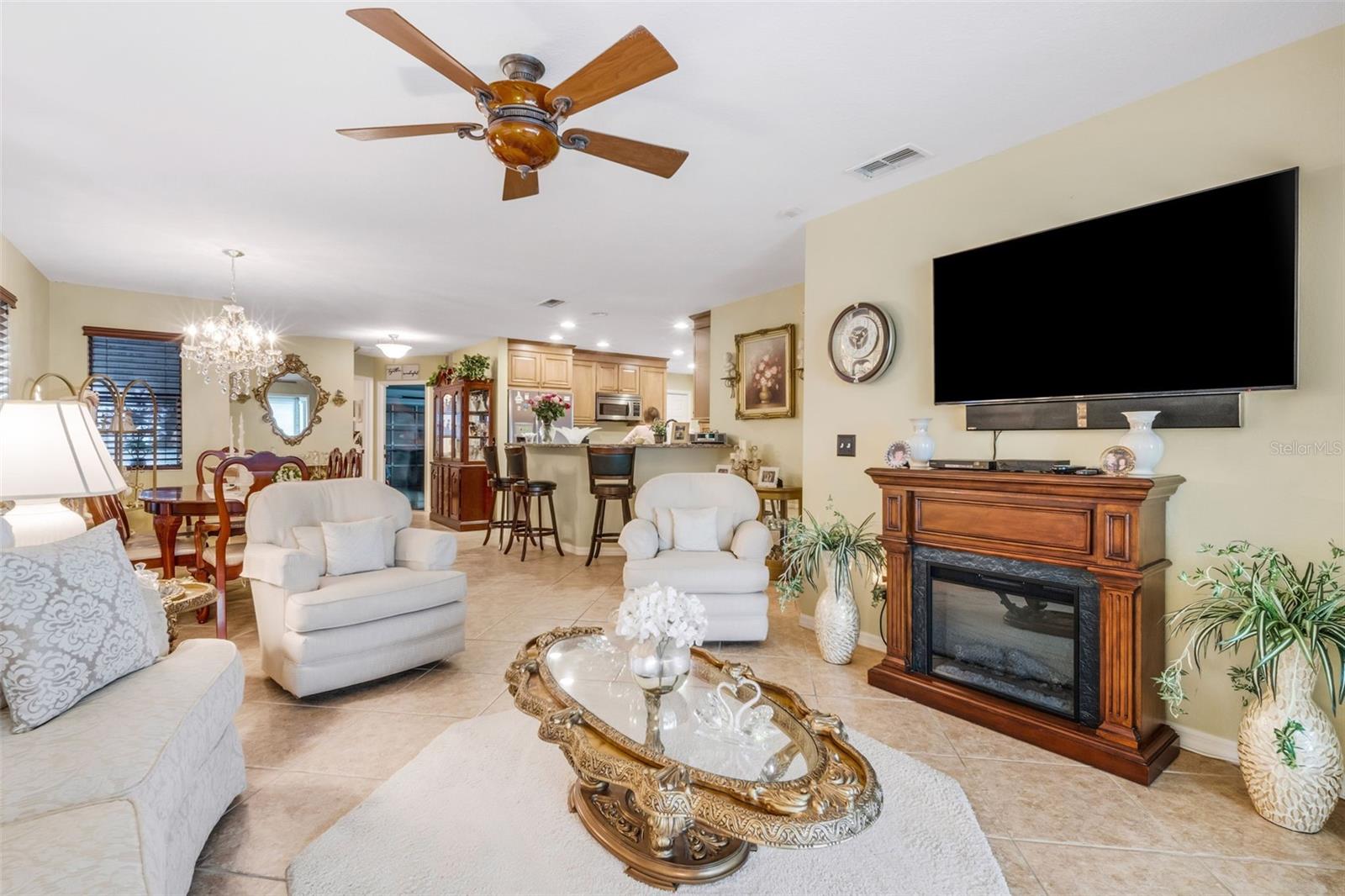 VILLAS BY LAKE - Residential