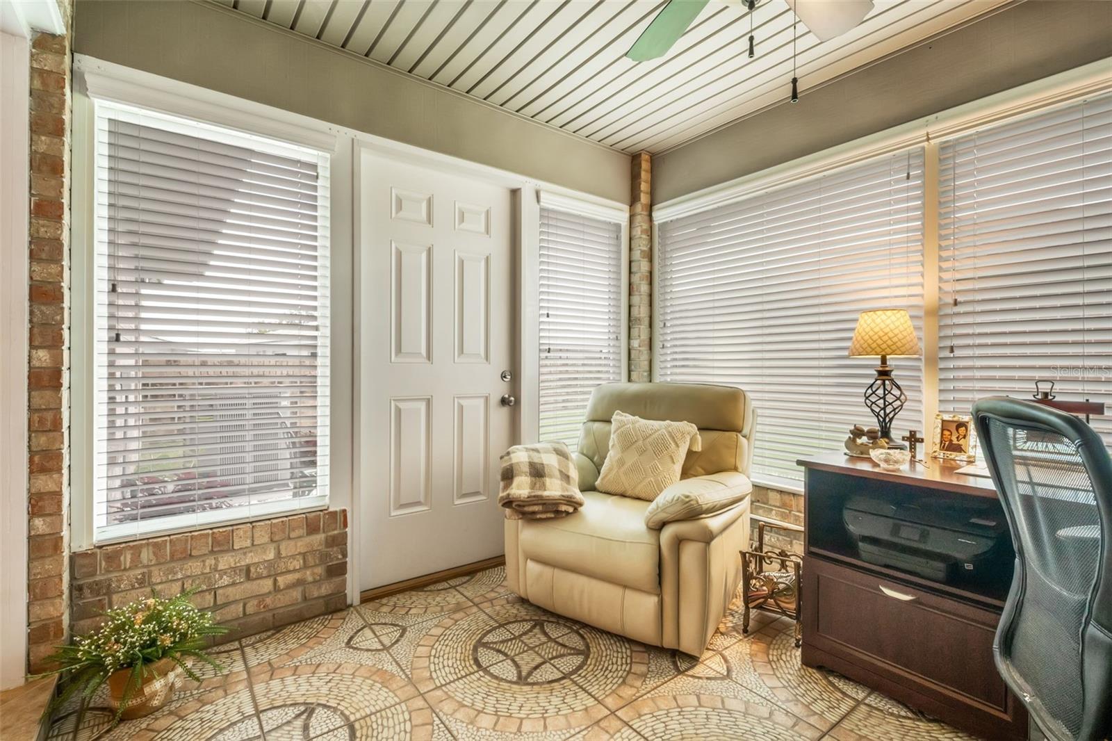 VILLAS BY LAKE - Residential