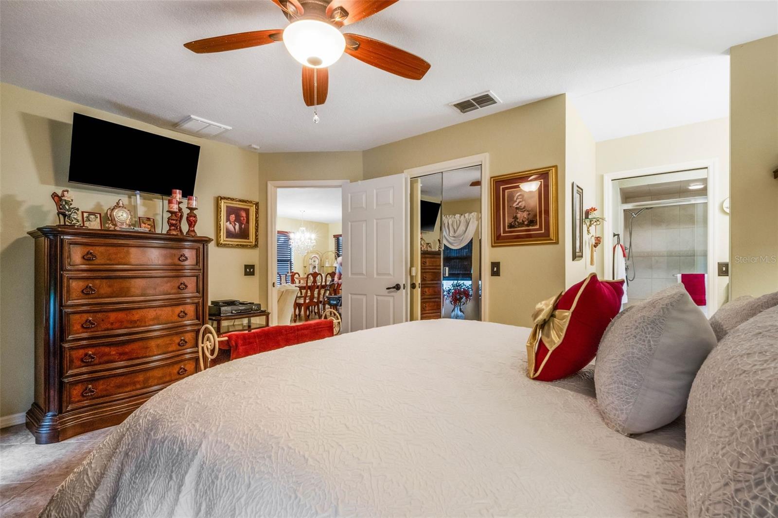 VILLAS BY LAKE - Residential