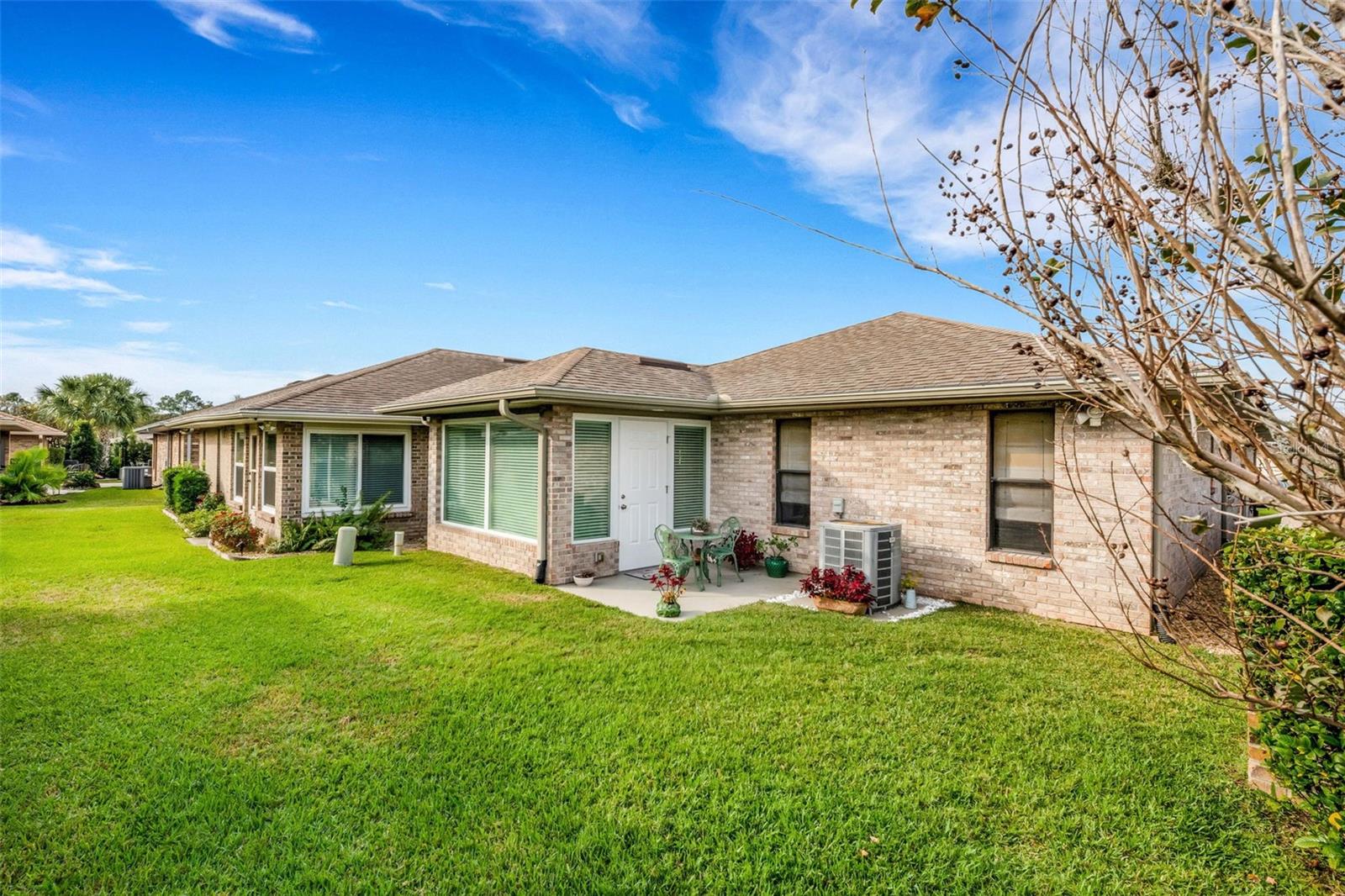 VILLAS BY LAKE - Residential