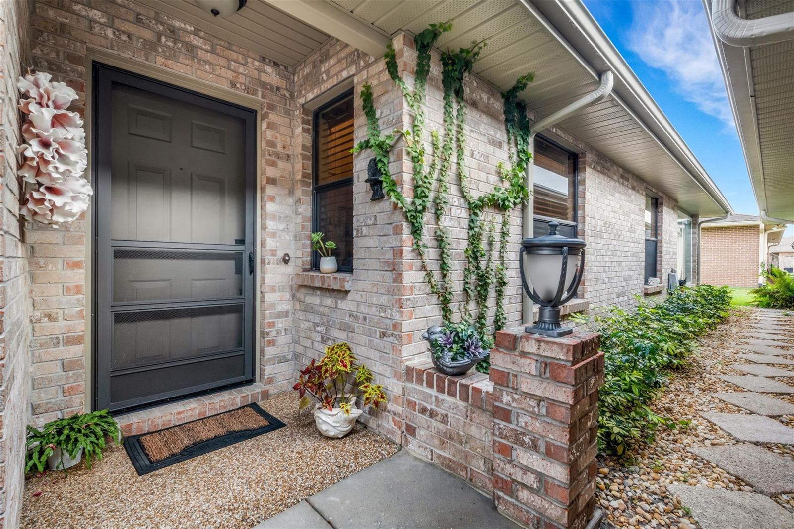 VILLAS BY LAKE - Residential