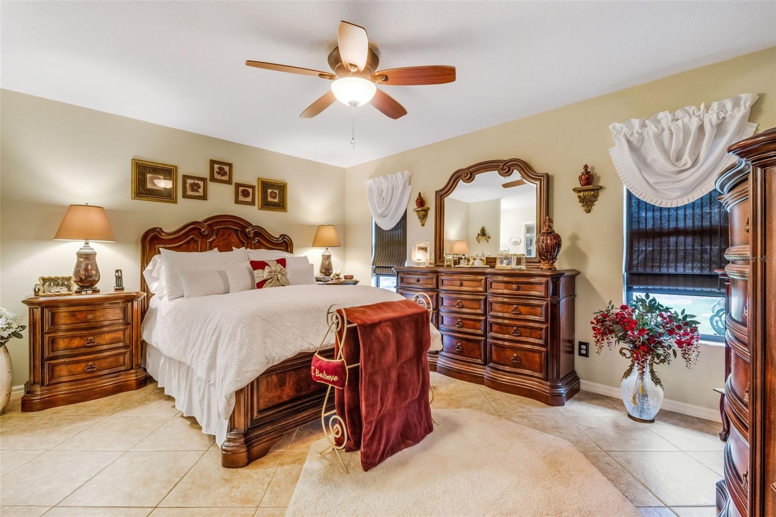 VILLAS BY LAKE - Residential