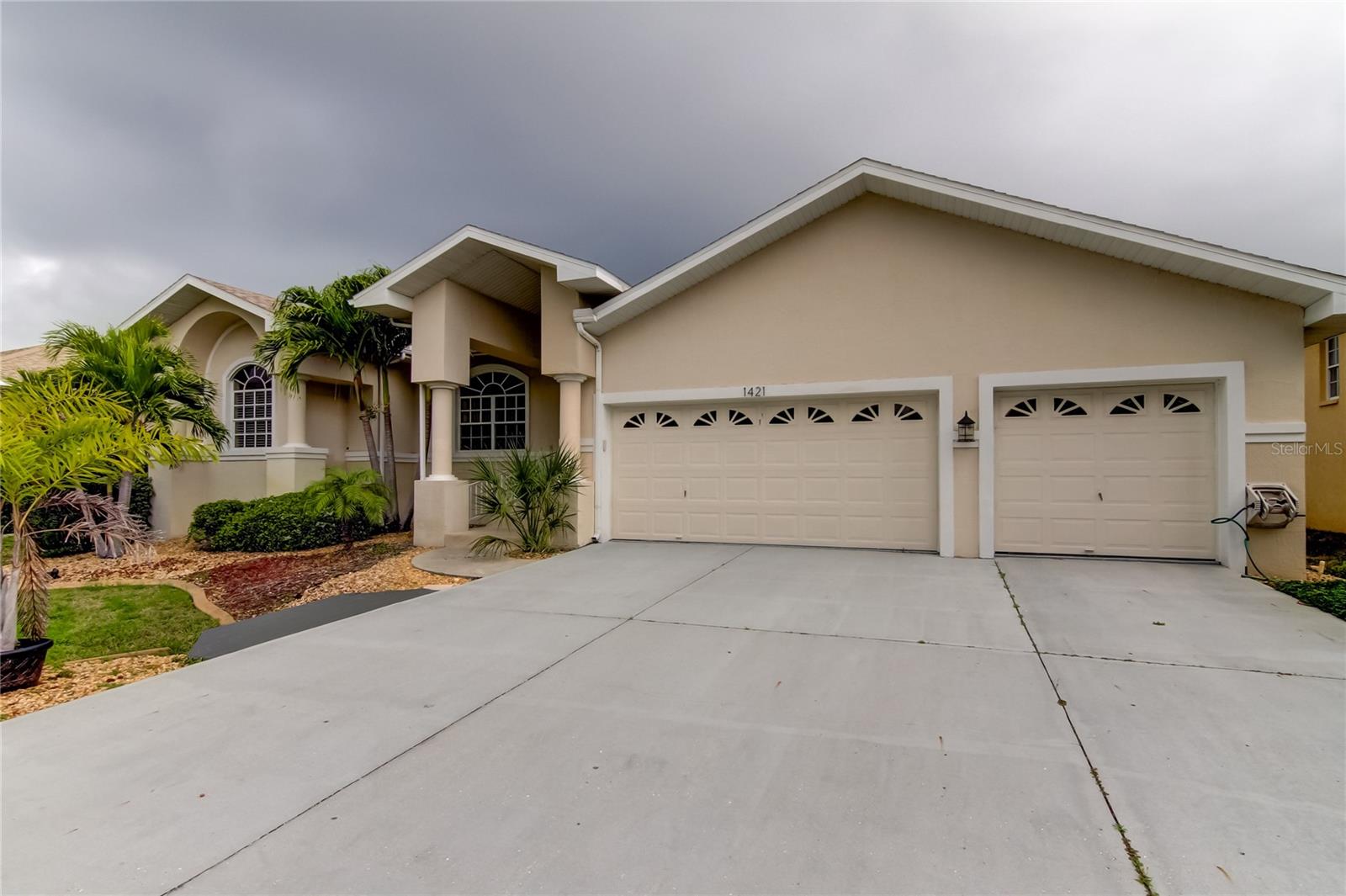 BEACH CLUB ESTATES - Residential Lease