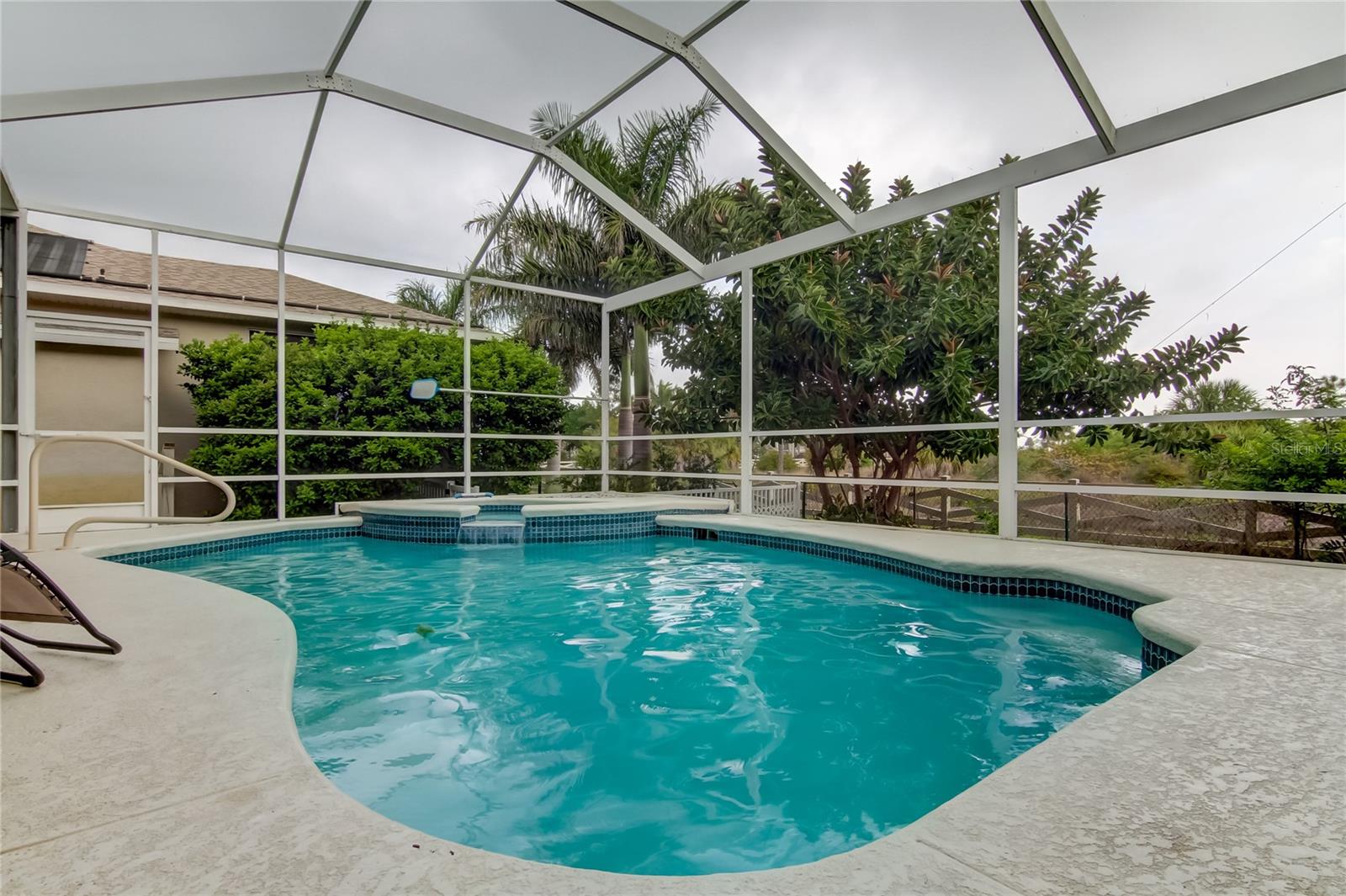 BEACH CLUB ESTATES - Residential Lease