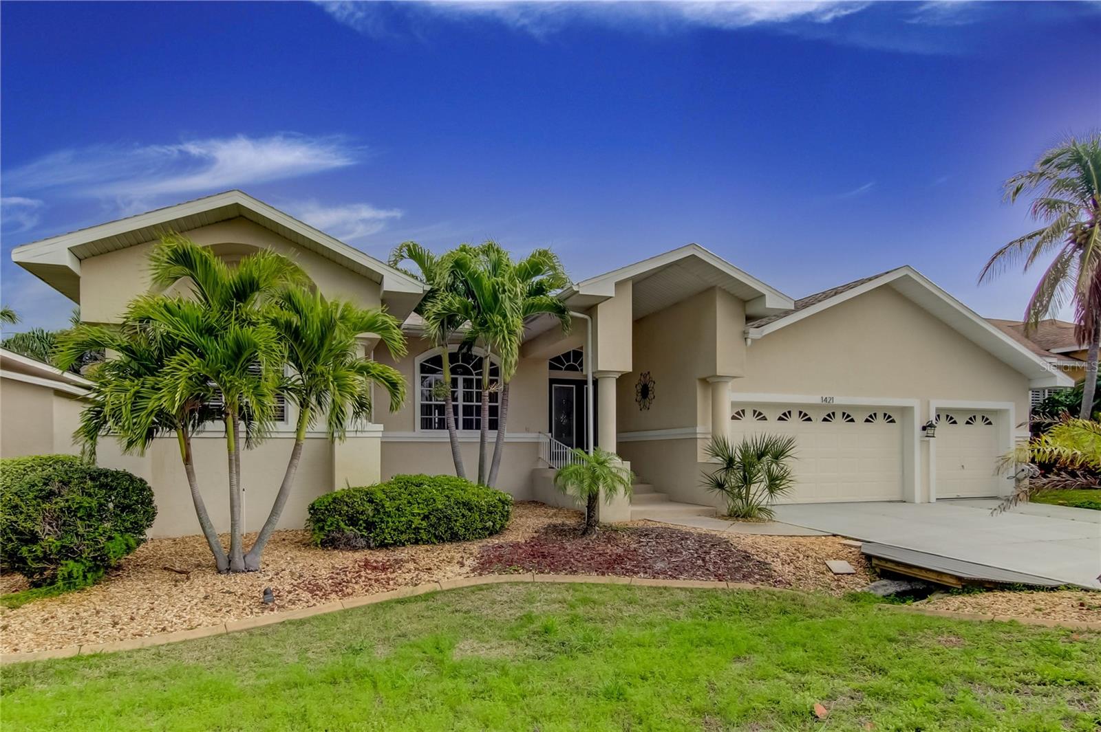 BEACH CLUB ESTATES - Residential Lease
