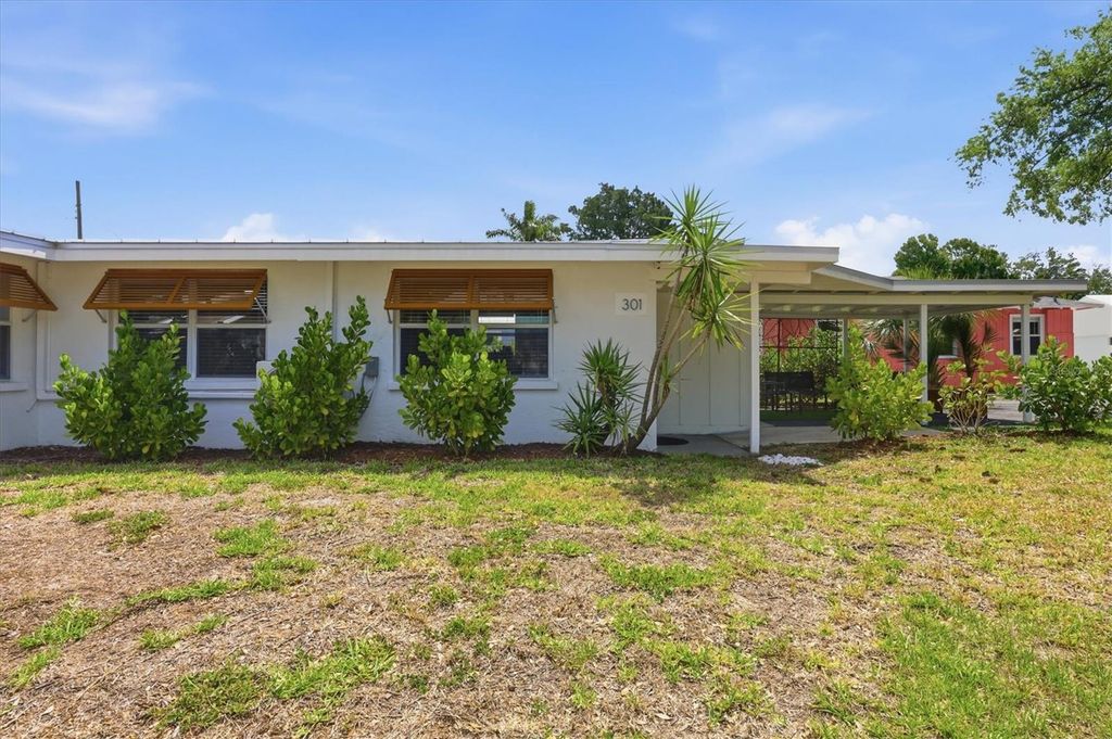 Photo of 301 28th Street W, Bradenton, FL 34205 (MLS # A4691032)