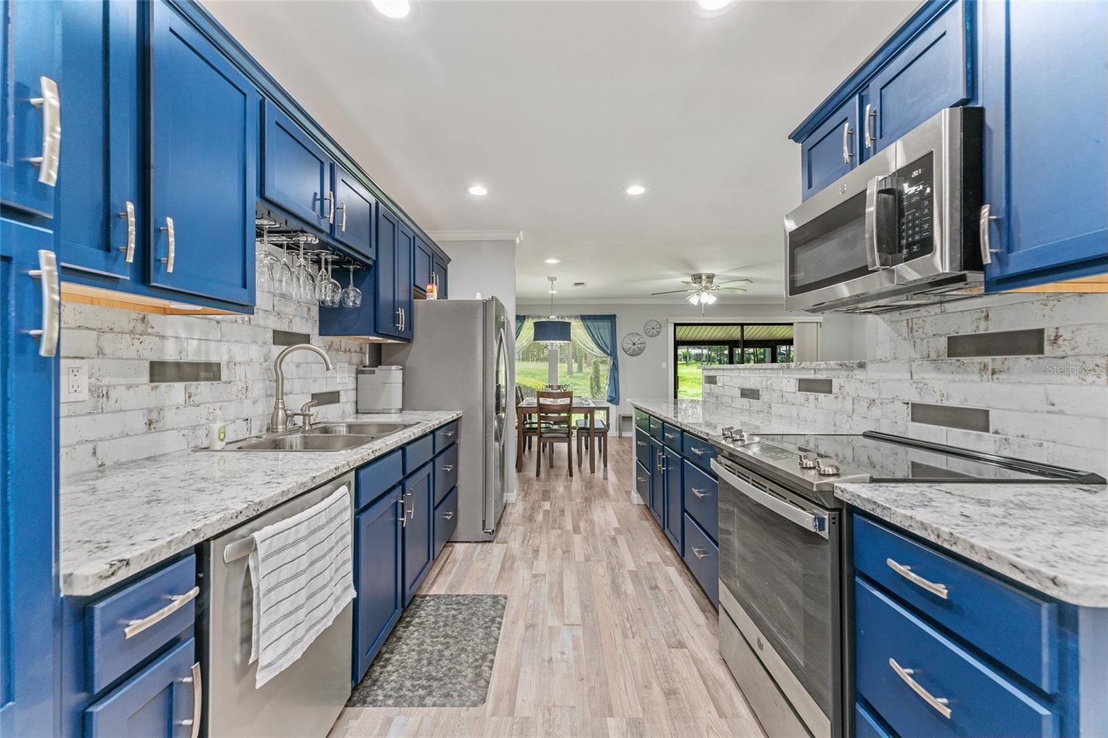 RAINBOW SPGS COUNTRY CLUB ESTATE - Residential Lease