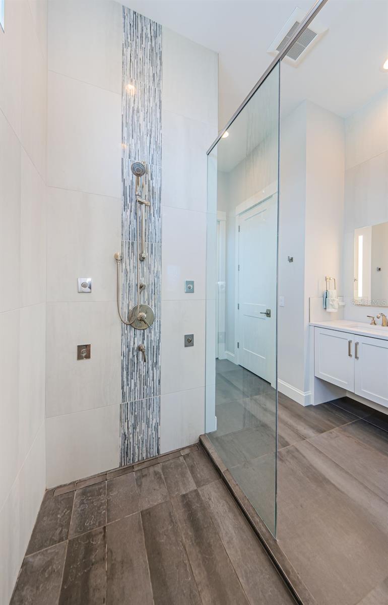 BELLEVUE ESTATES ISLAND 2ND ADD - Residential