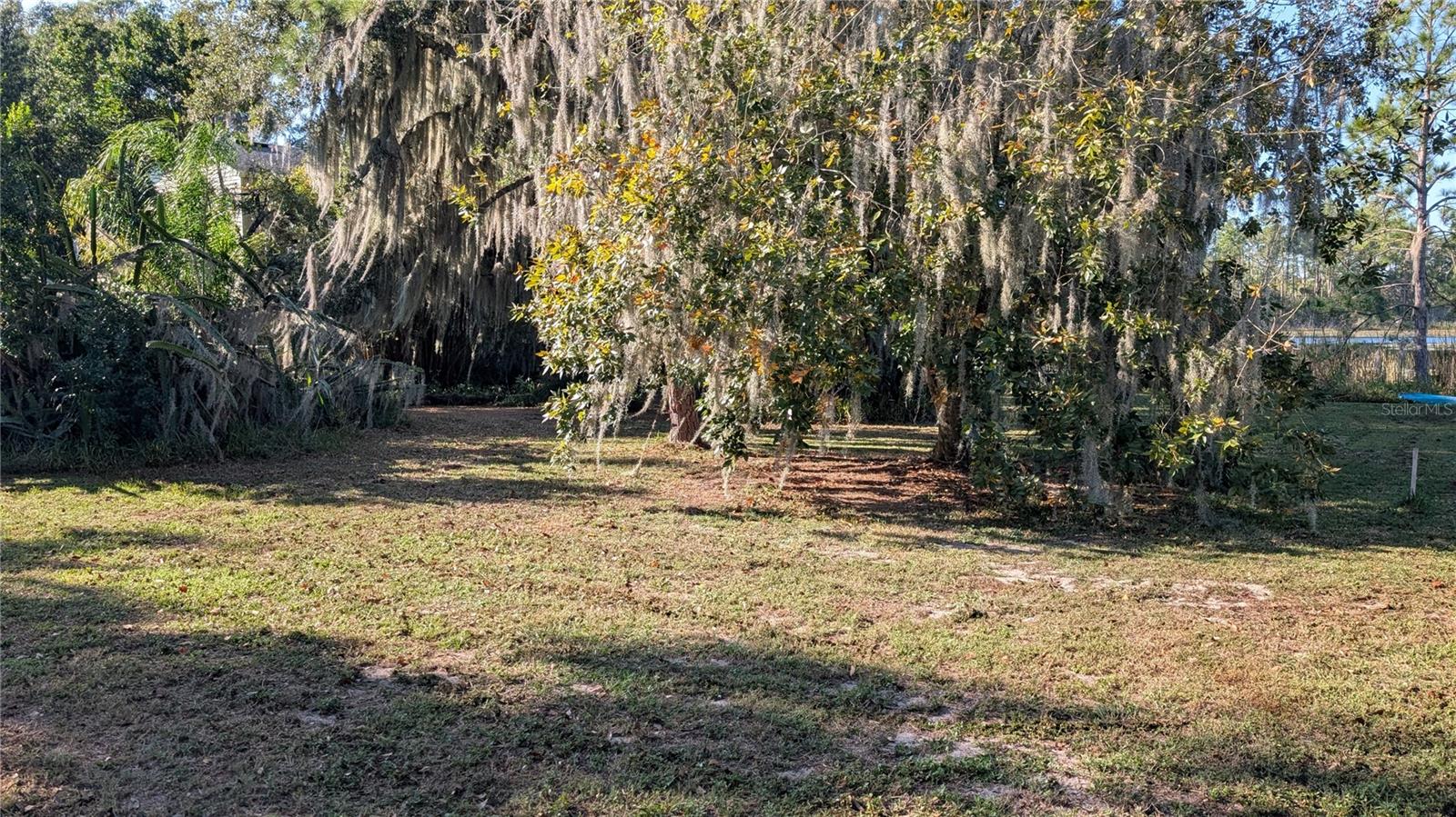 HICKORY LAKE ESTATES - Land