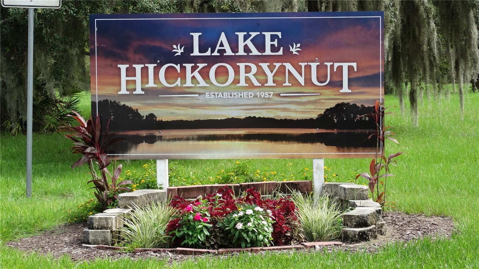 HICKORY LAKE ESTATES - Land